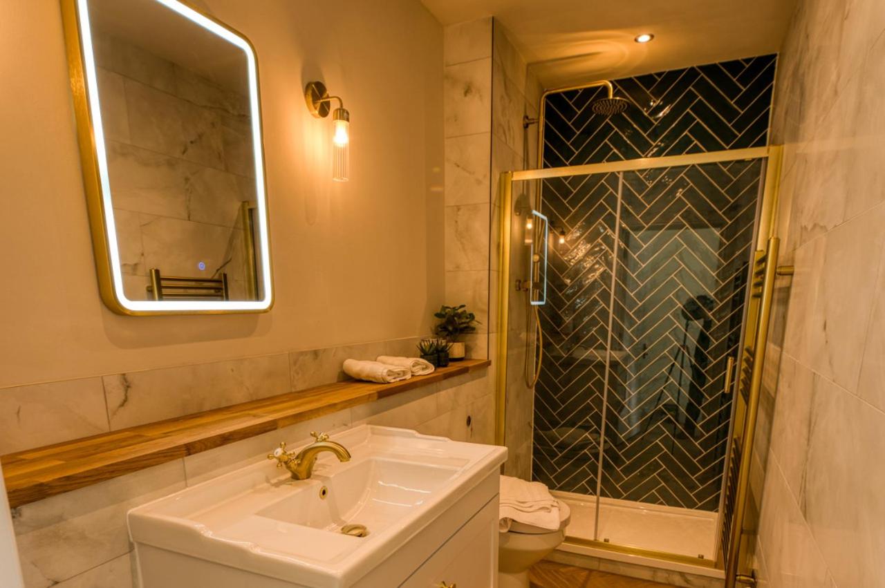 9 Bedroom all Ensuite- Exclusive Use view 4