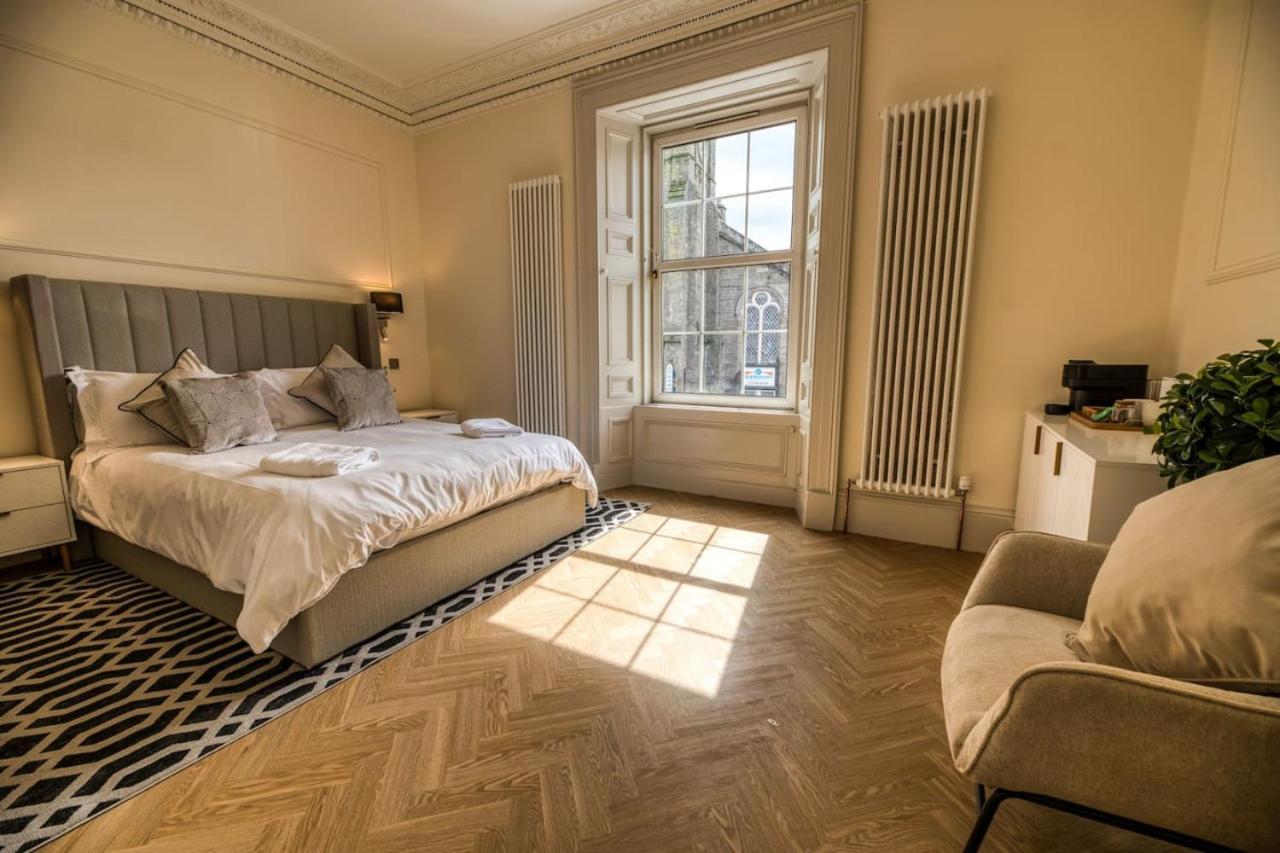 'Douglas' in ApartNest Auchterarder view 4