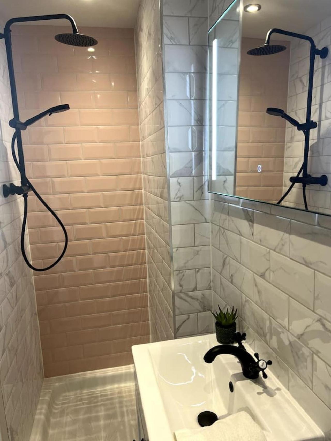 'Mac' in ApartNest Auchterarder view 5