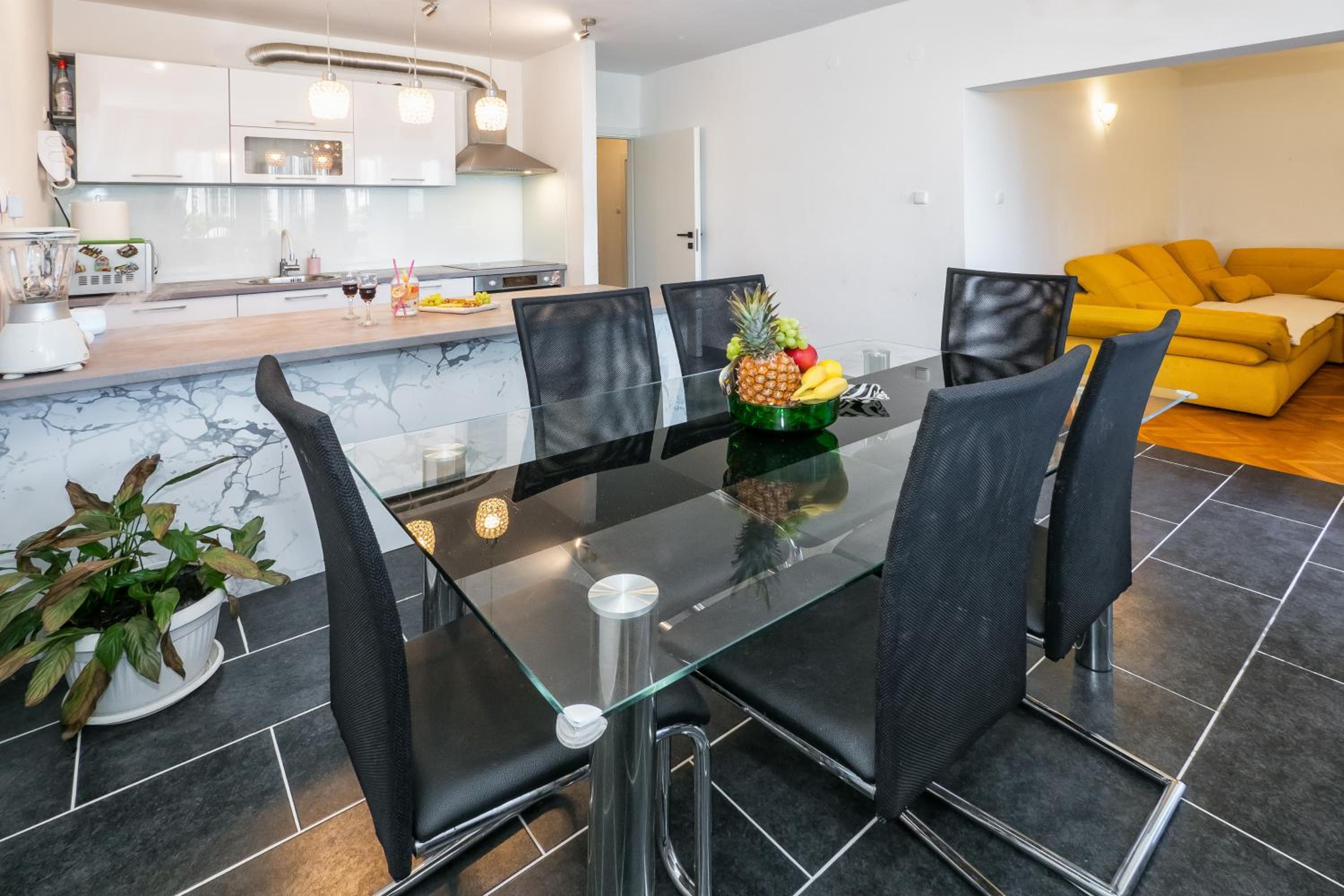 Apartman L & V Split view 5