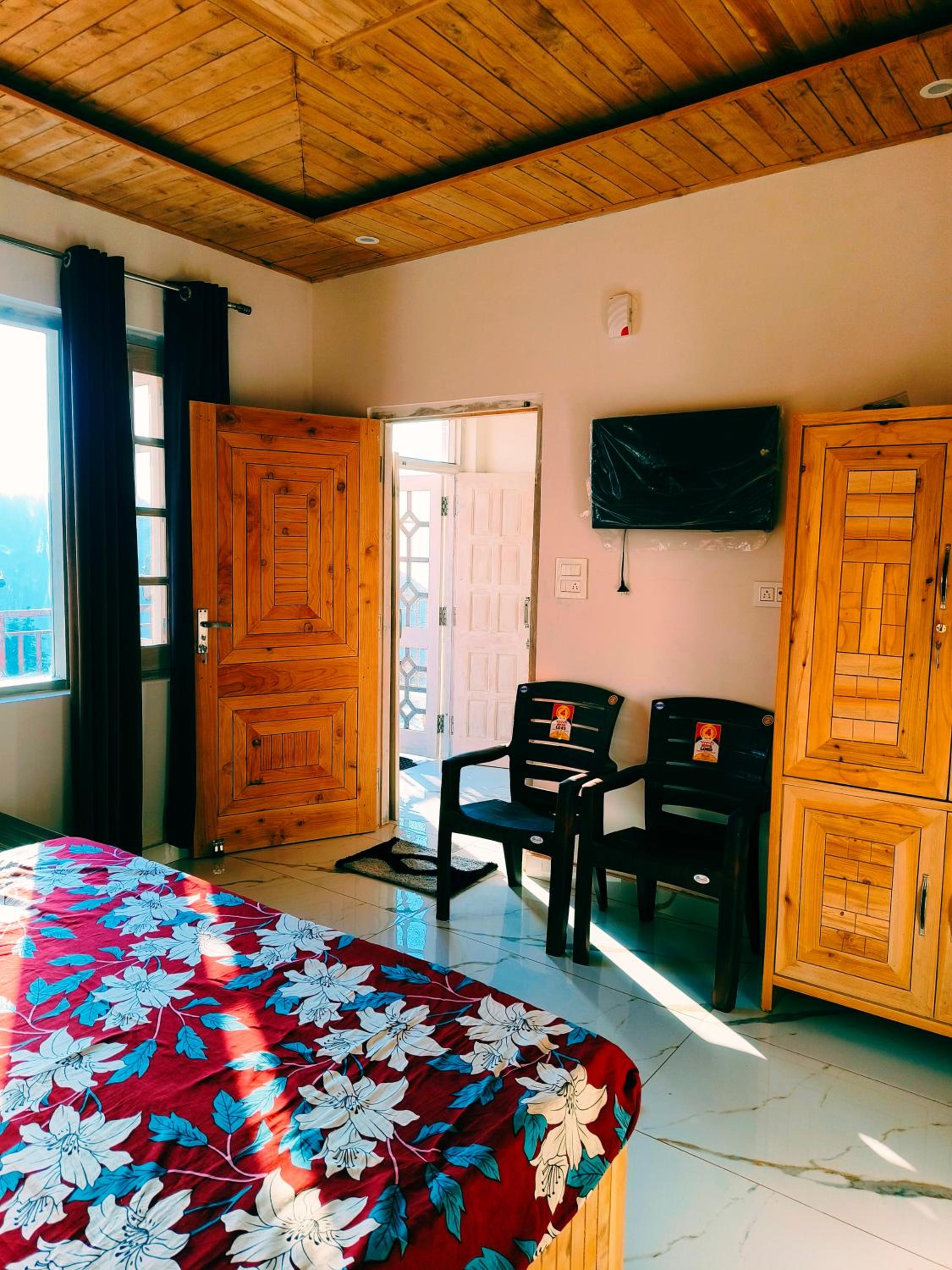 COZY HEAVEN HOME STAY DALHOUSIE-Near Fortune Park ITC Karelanu view 3