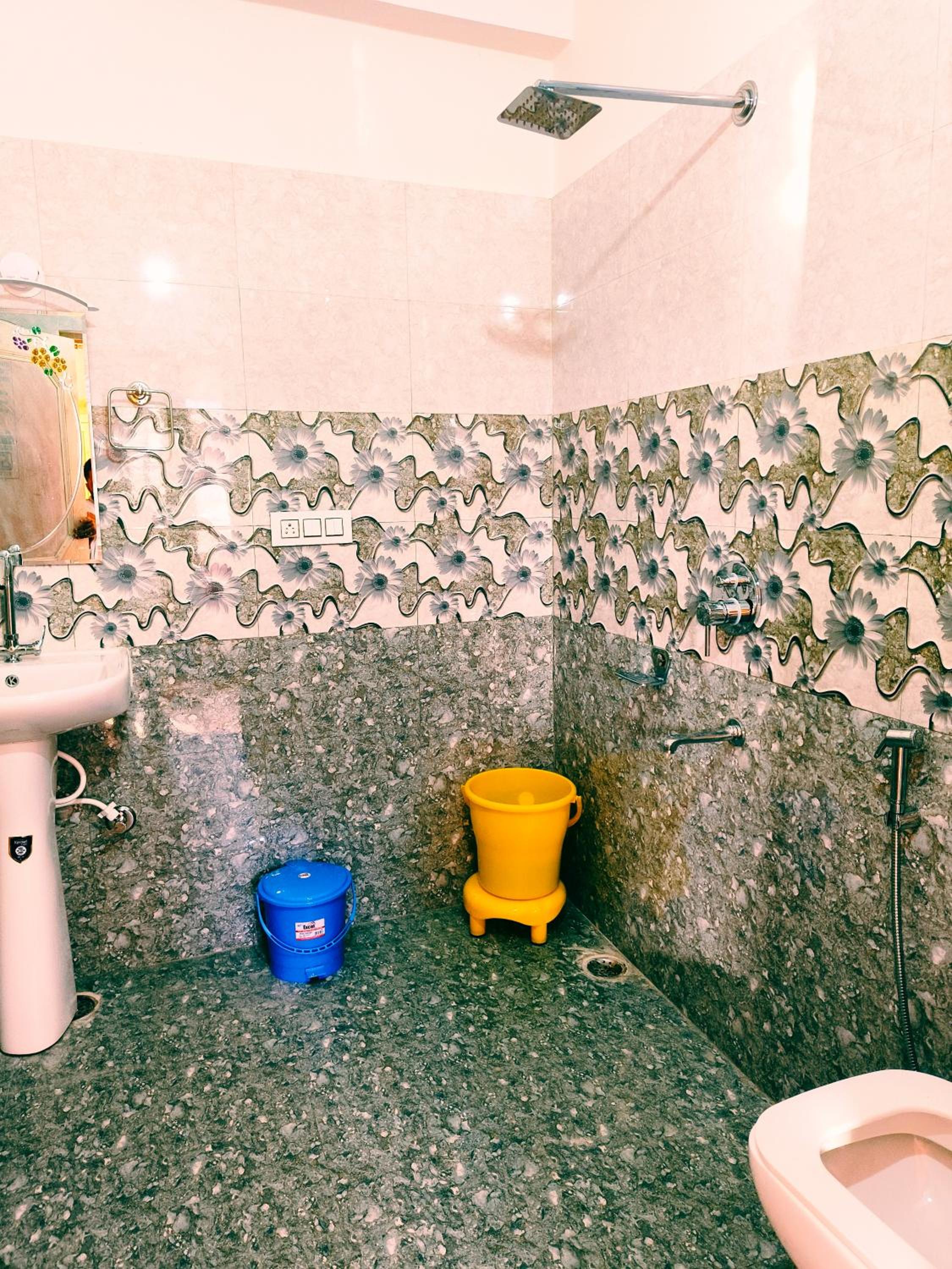 COZY HEAVEN HOME STAY DALHOUSIE-Near Fortune Park ITC Karelanu view 5