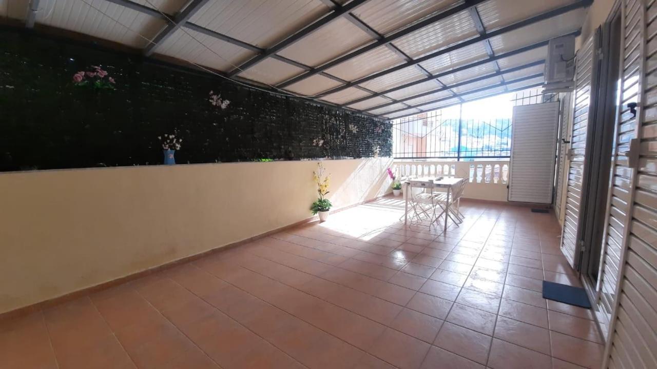 Aleksander’s New and spacious Apartment in Saranda