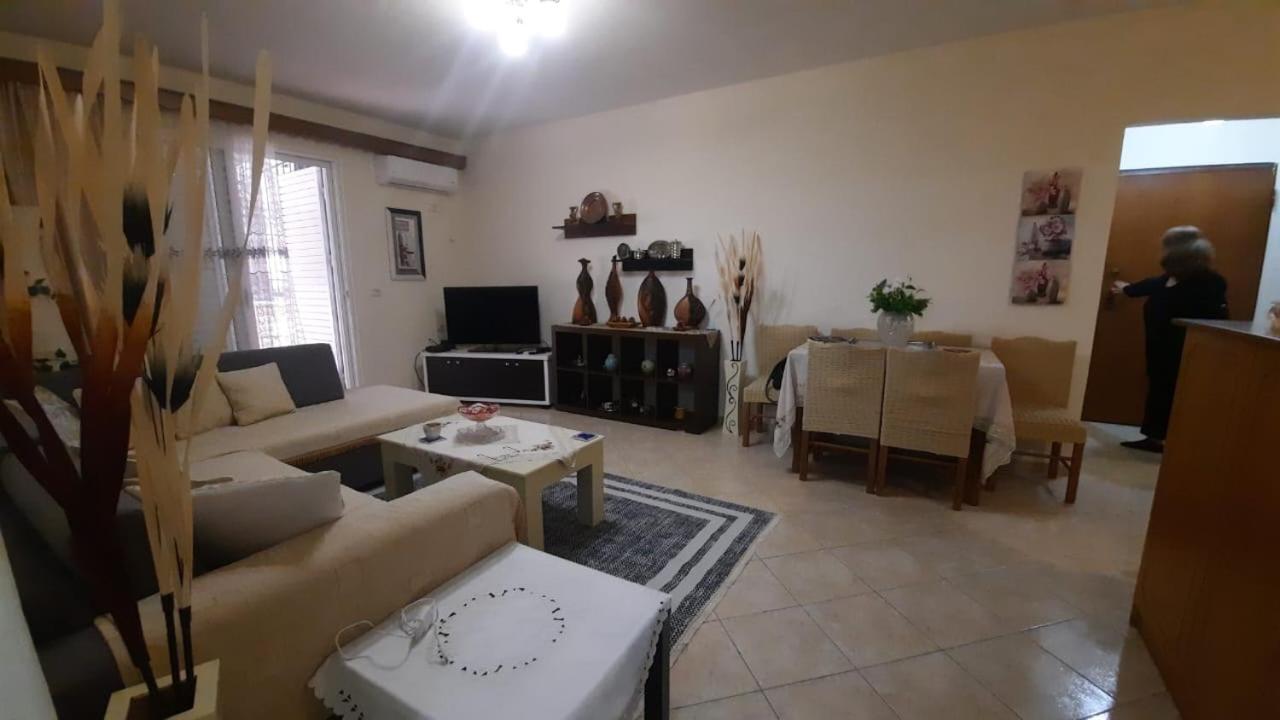 Aleksander’s New and spacious Apartment in Saranda