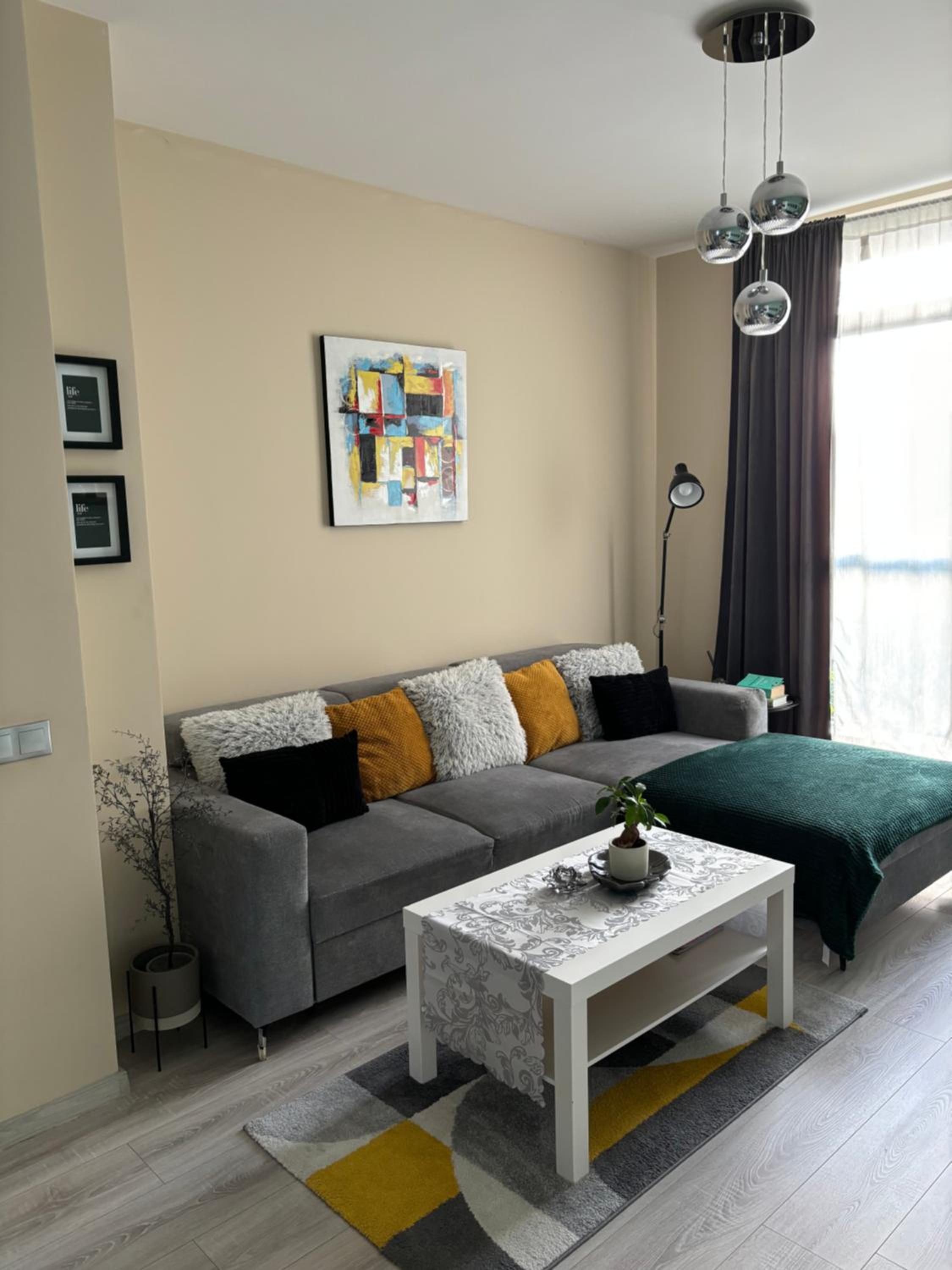 Modern, Cute and Comfy Apartment - FREE PRIVATE PARKING