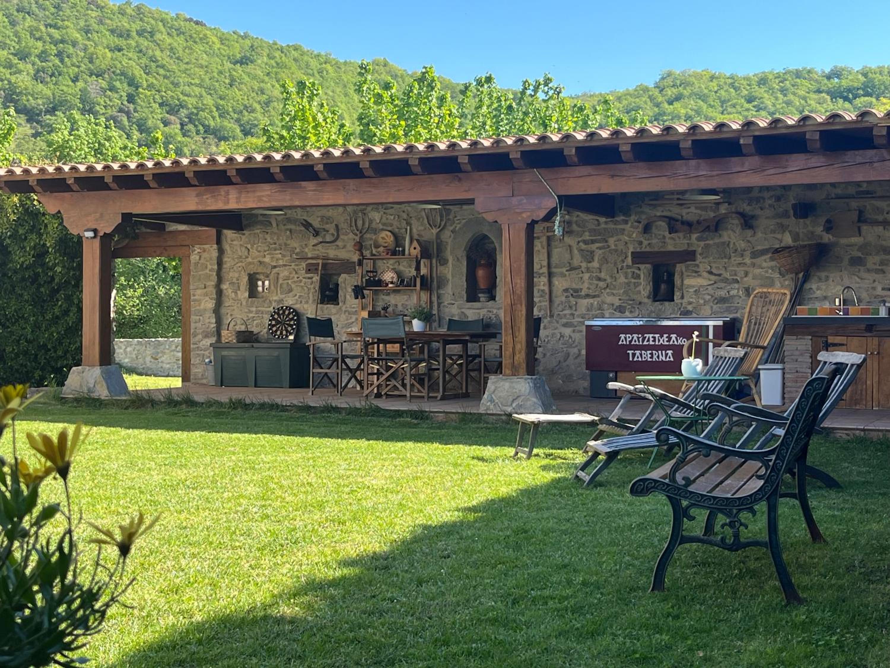Apaizetxea, caserío en entorno rural entre Bilbao y Vitoria-Gasteiz