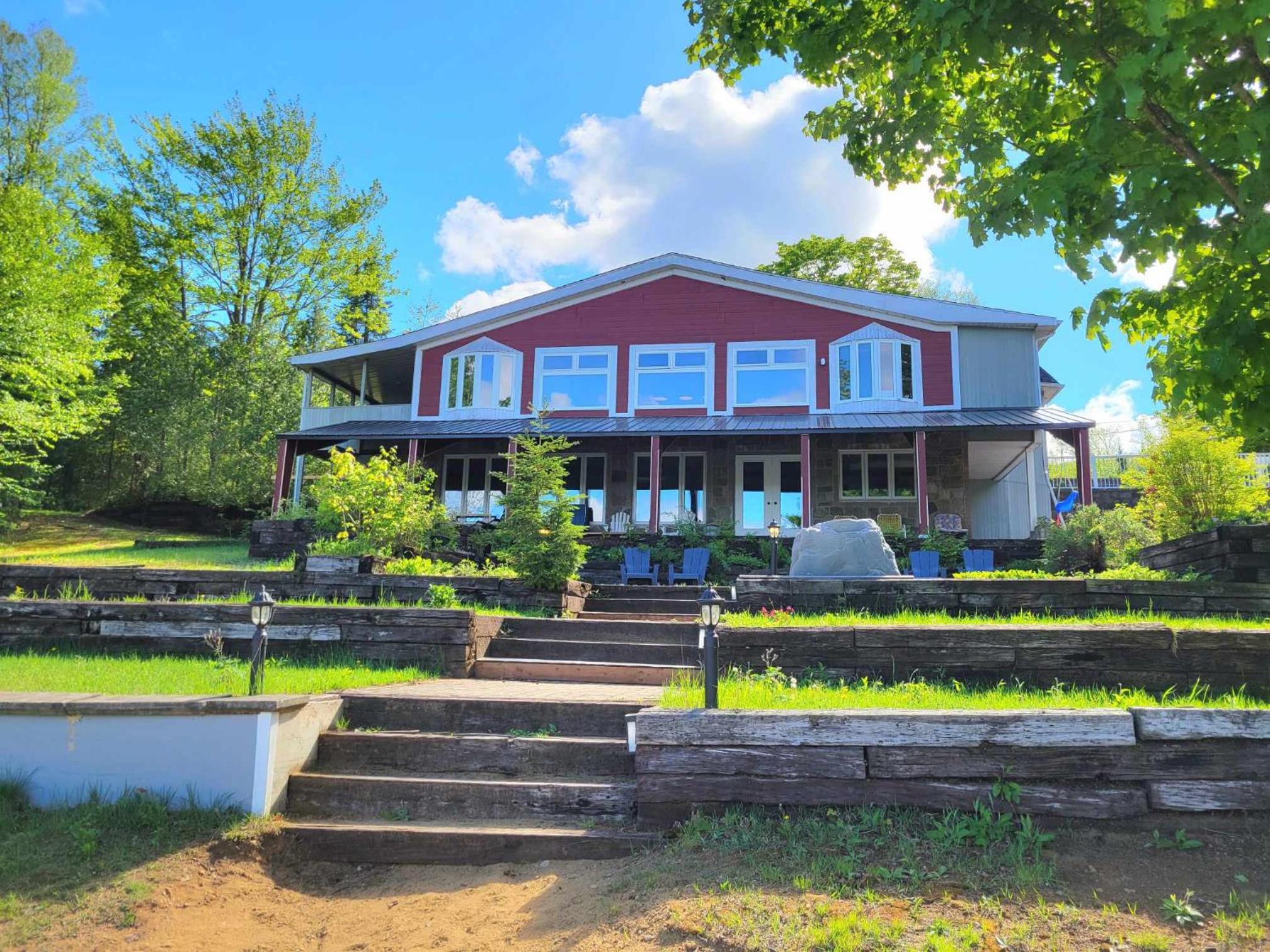 Maison du lac avec plage, embarcations, billard et spa privé