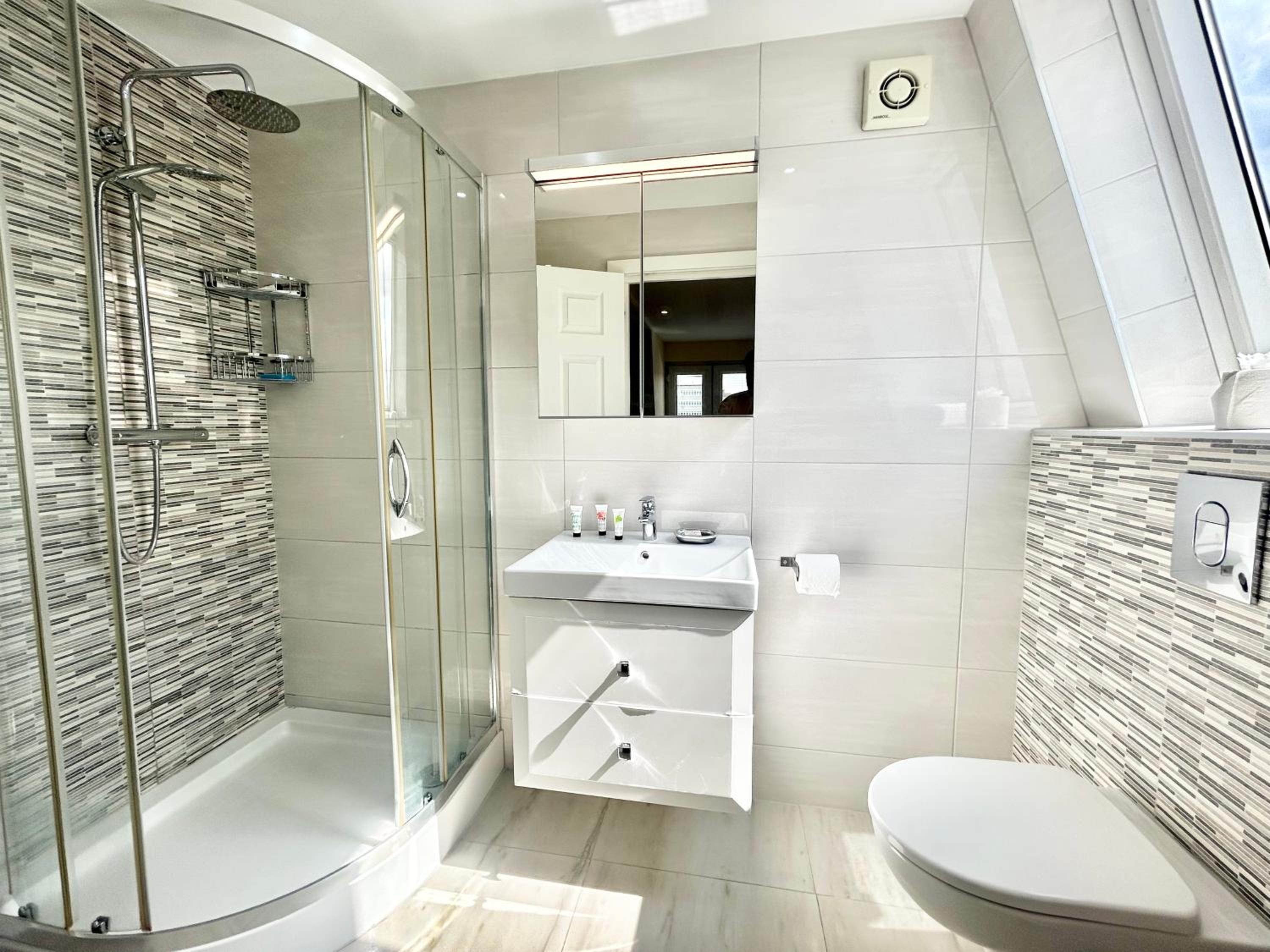 HMG Apartments London — bathroom