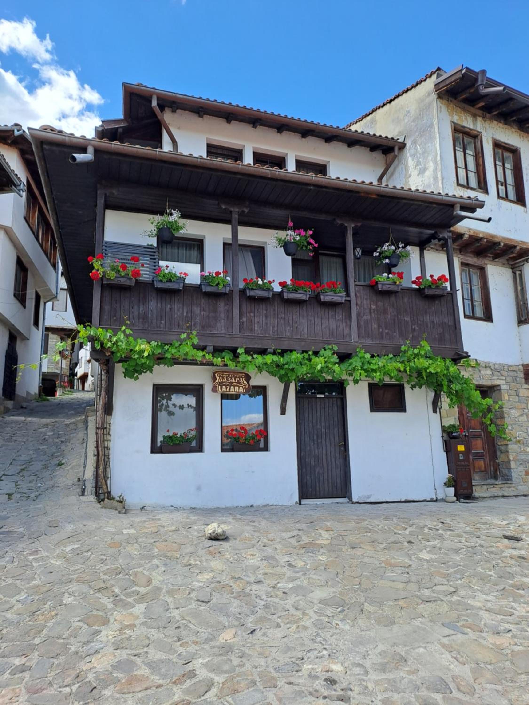 LAZARA Guest House