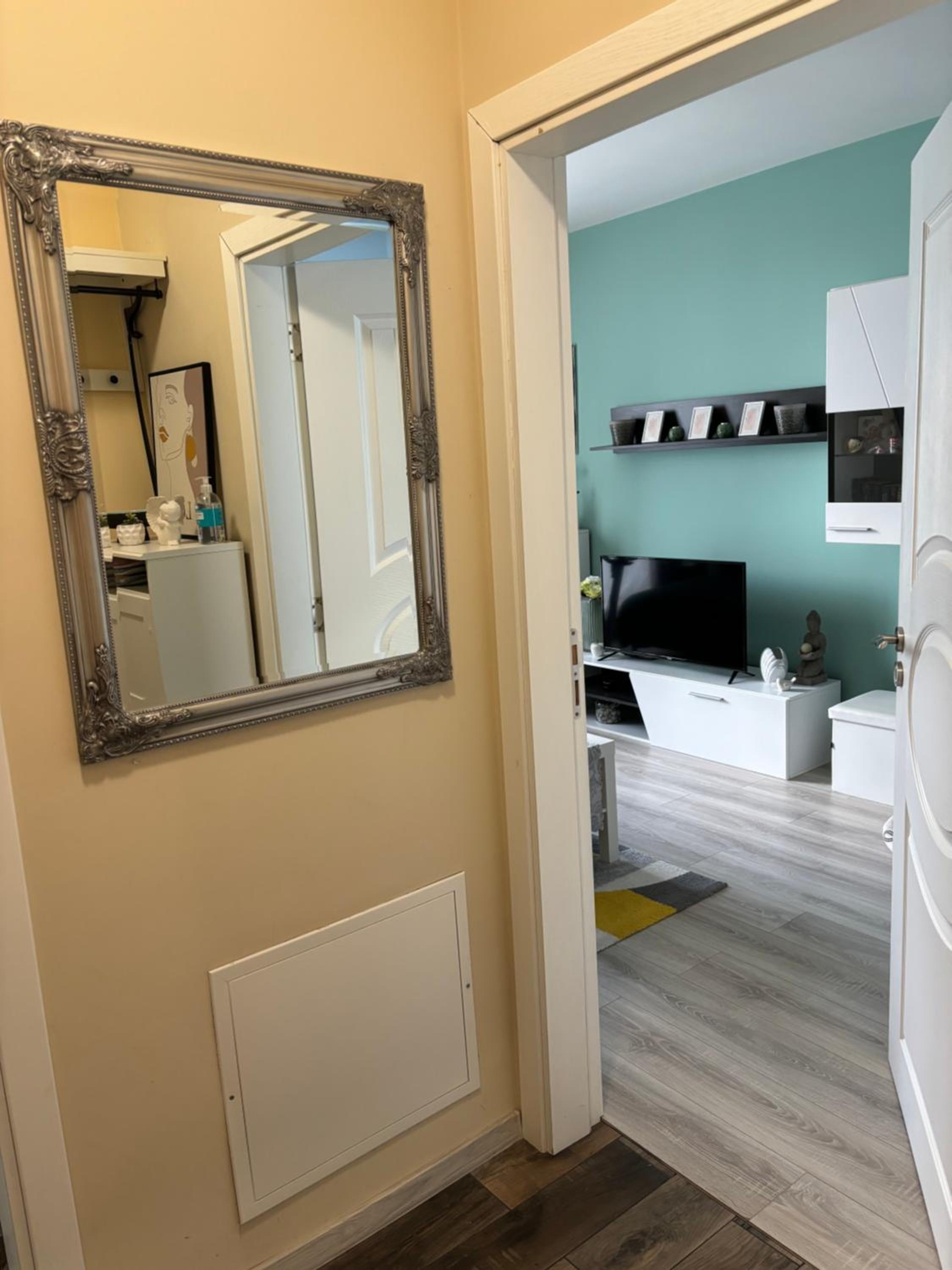Modern, Cute and Comfy Apartment - FREE PRIVATE PARKING