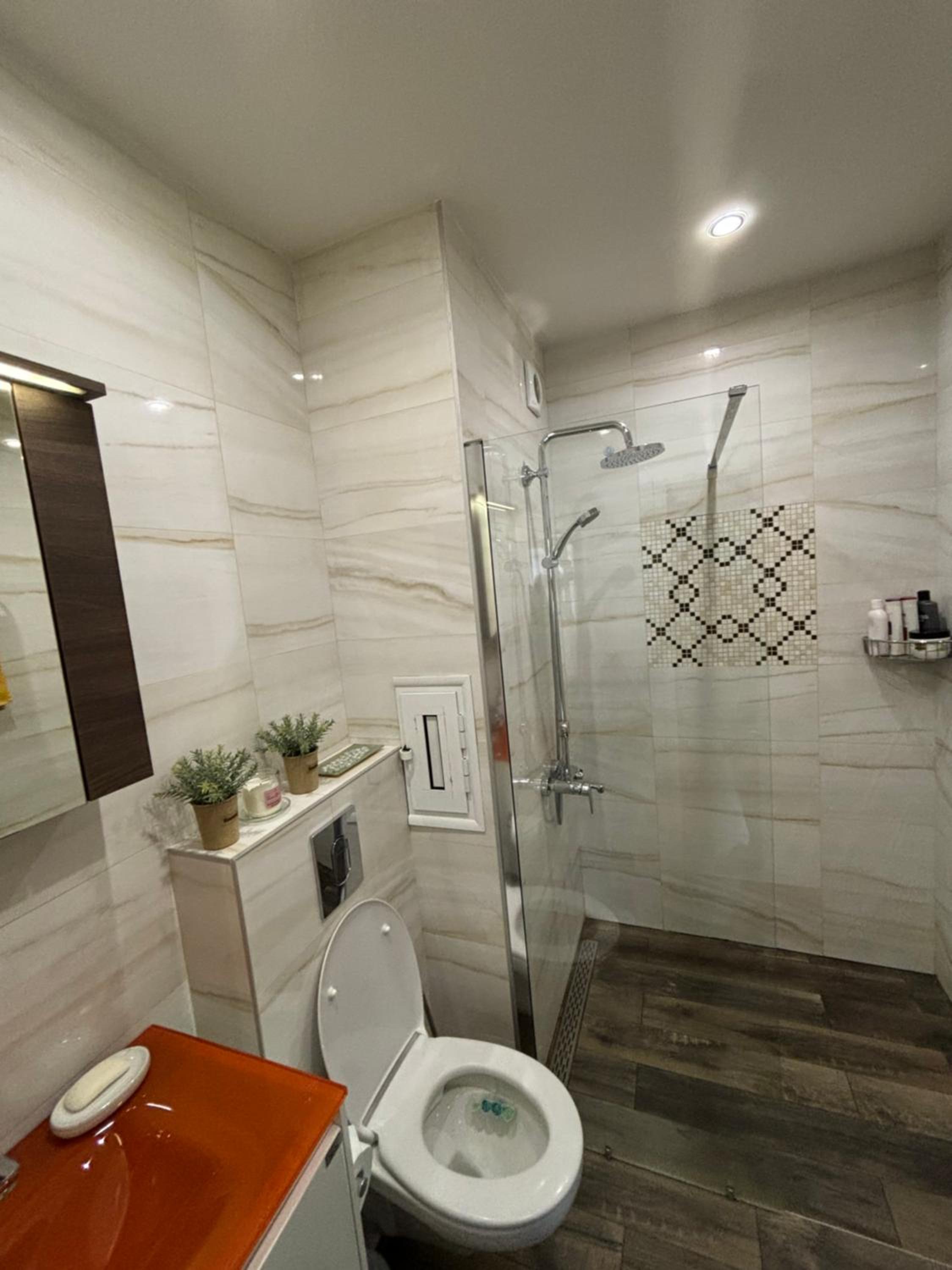 Modern, Cute and Comfy Apartment - FREE PRIVATE PARKING