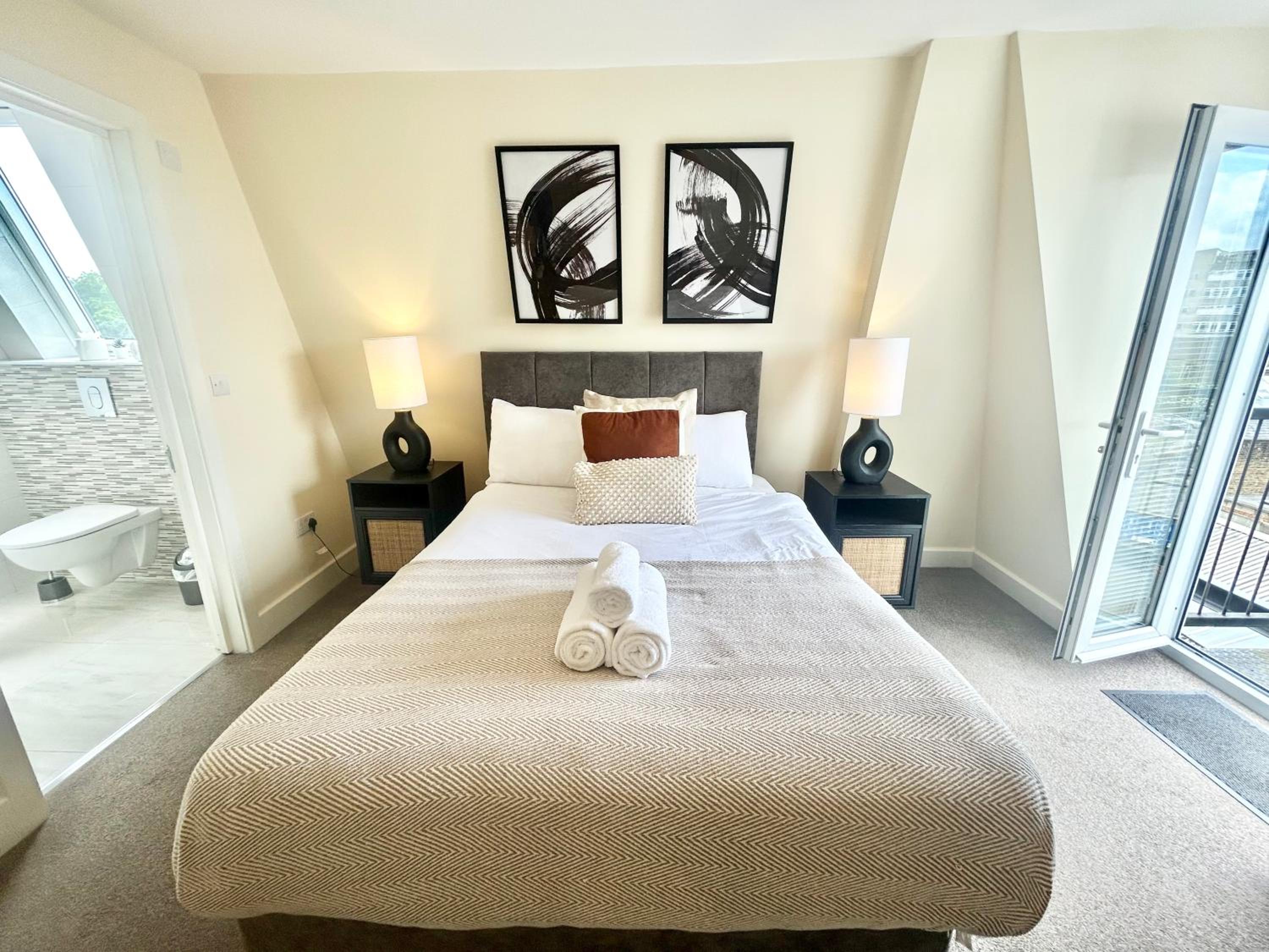 HMG Apartments London — hotel room