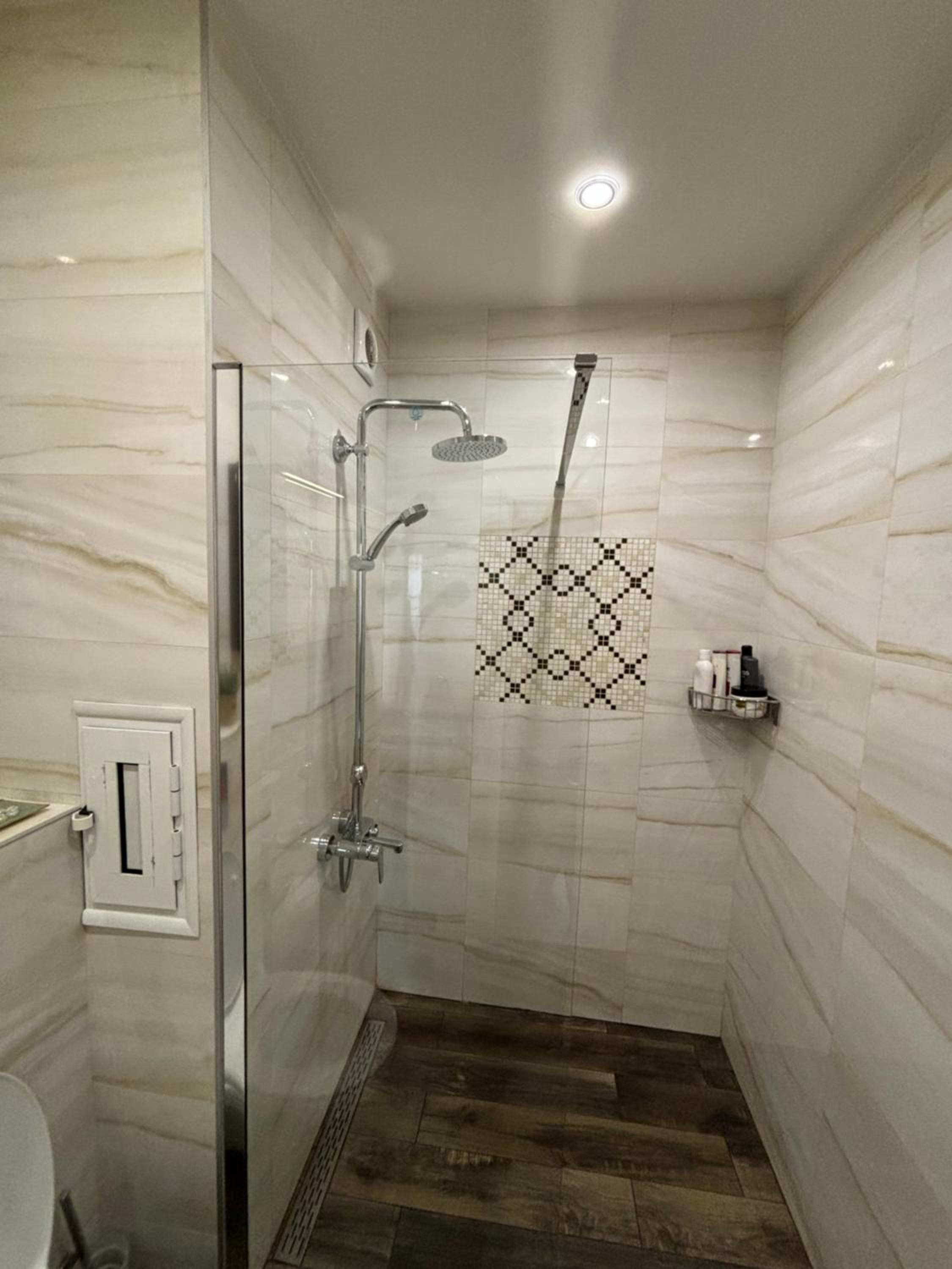 Modern, Cute and Comfy Apartment - FREE PRIVATE PARKING