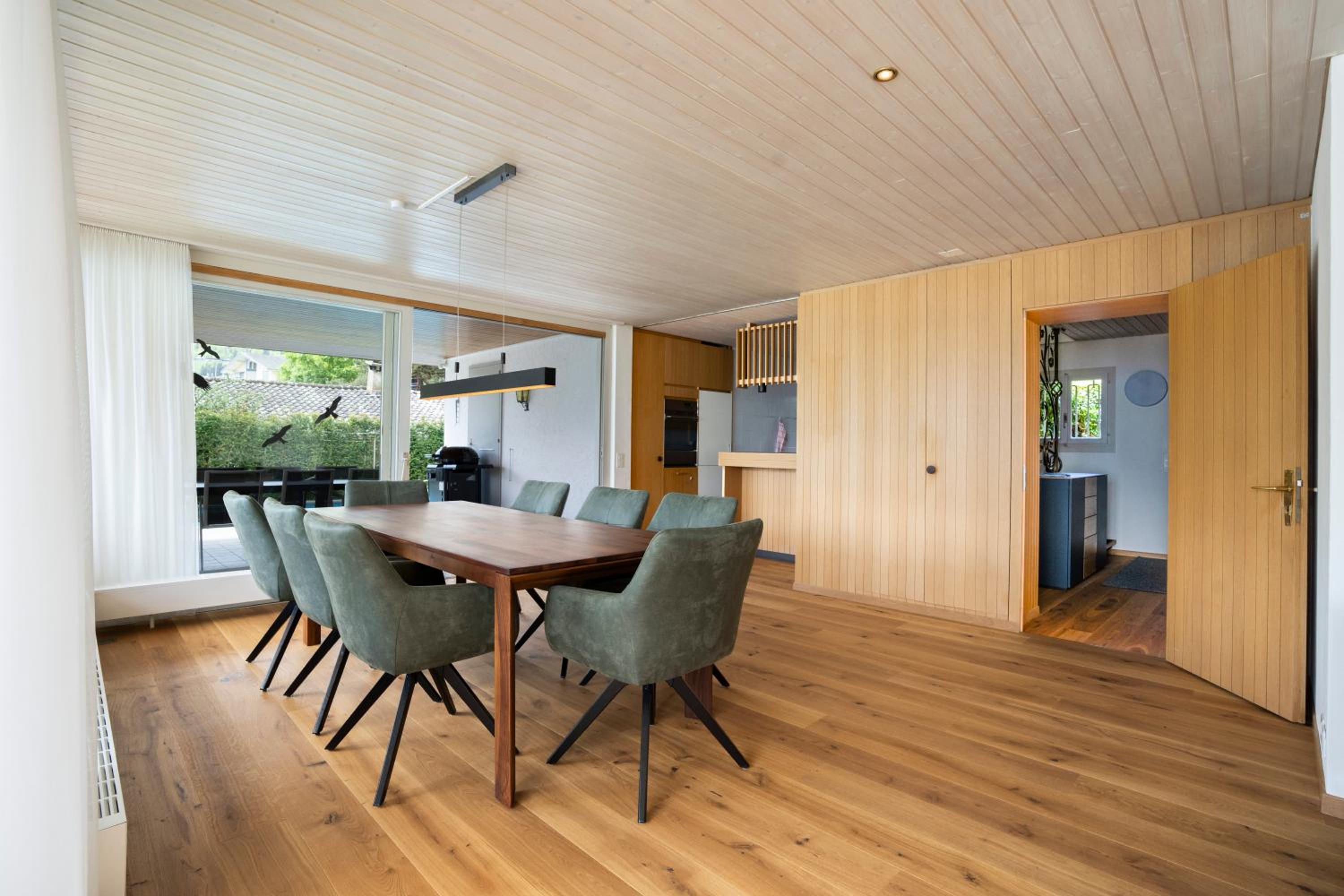 Villa with pool, garden & direct at lake