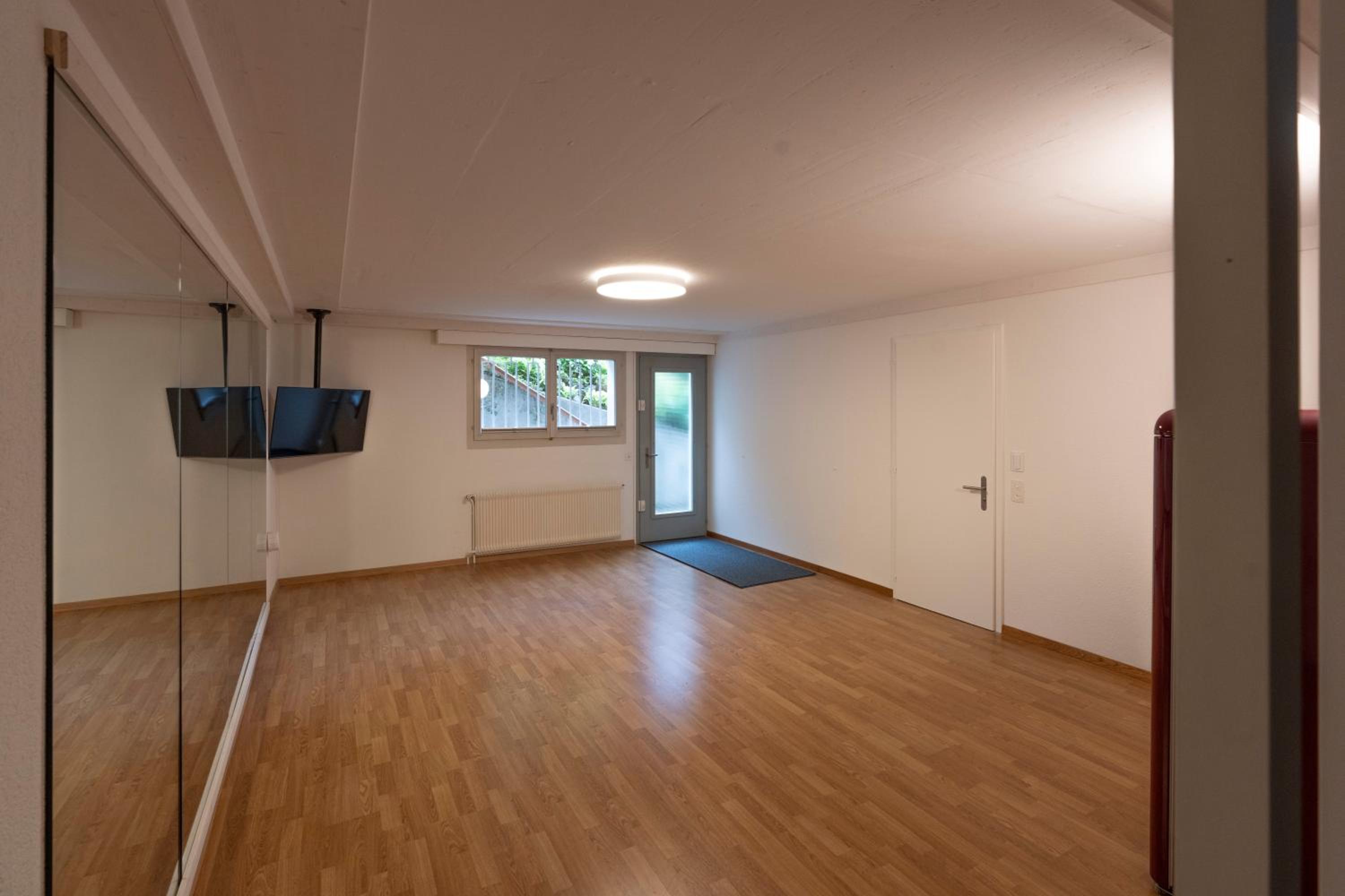 Villa with pool, garden & direct at lake