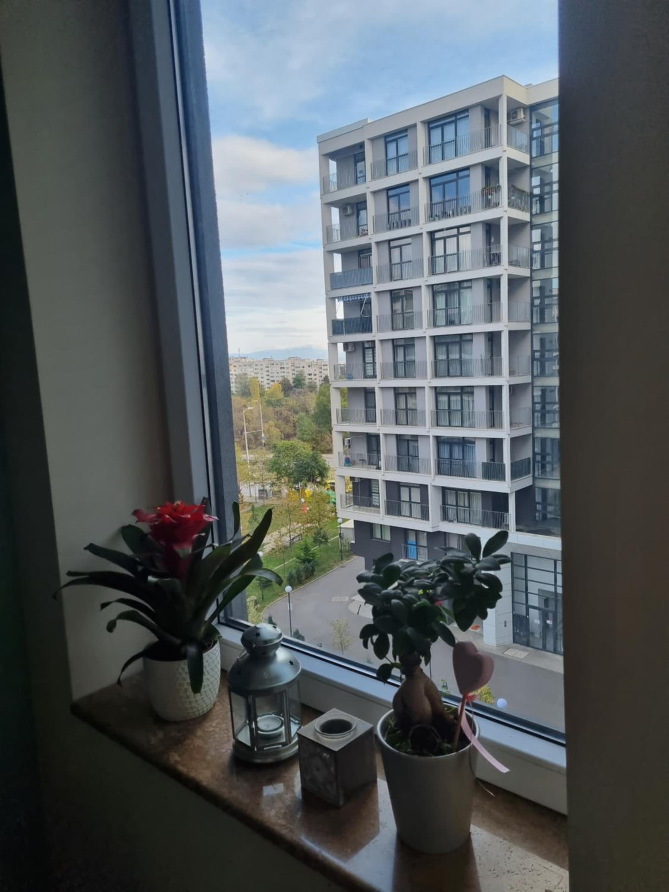 Modern, Cute and Comfy Apartment - FREE PRIVATE PARKING