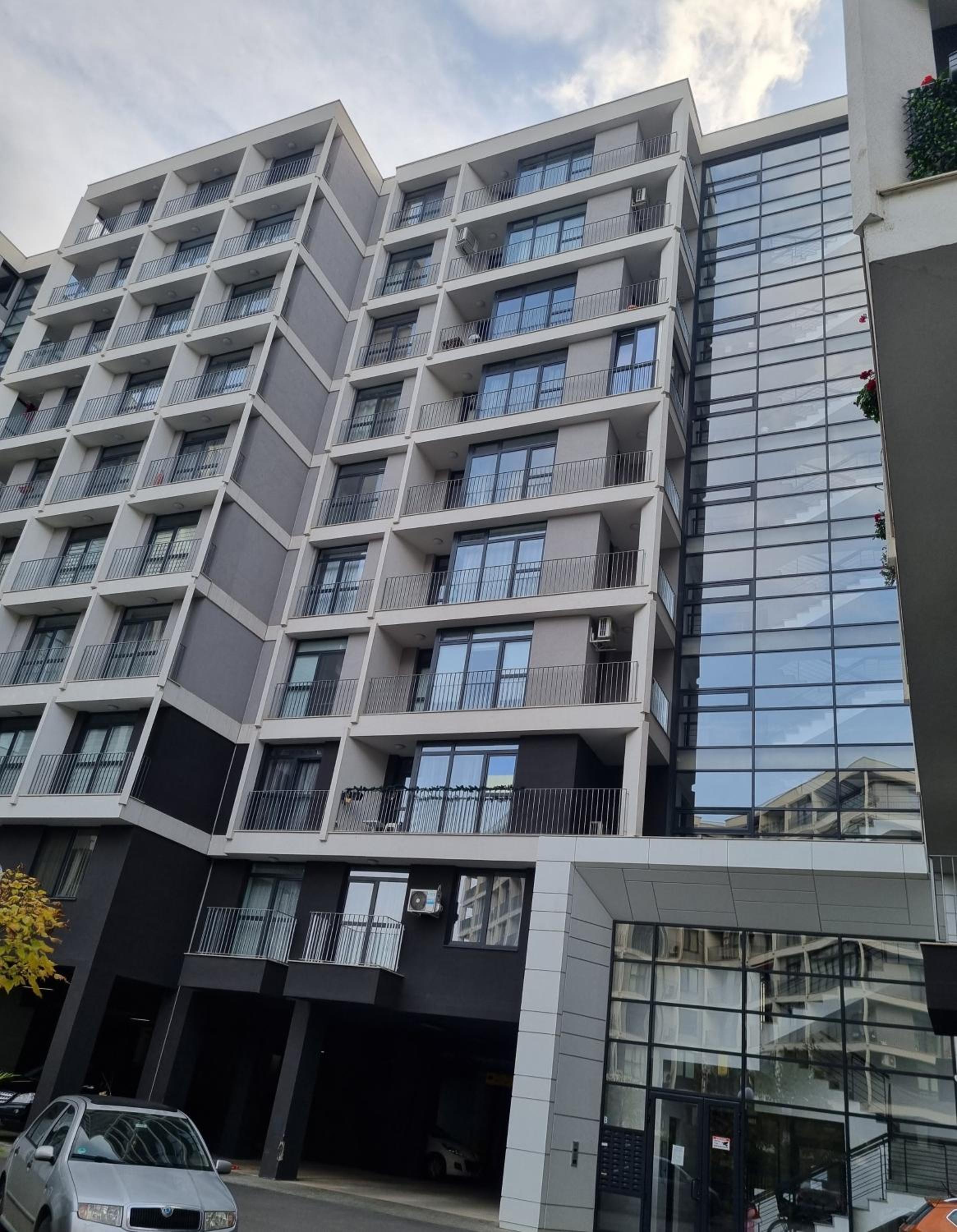 Modern, Cute and Comfy Apartment - FREE PRIVATE PARKING