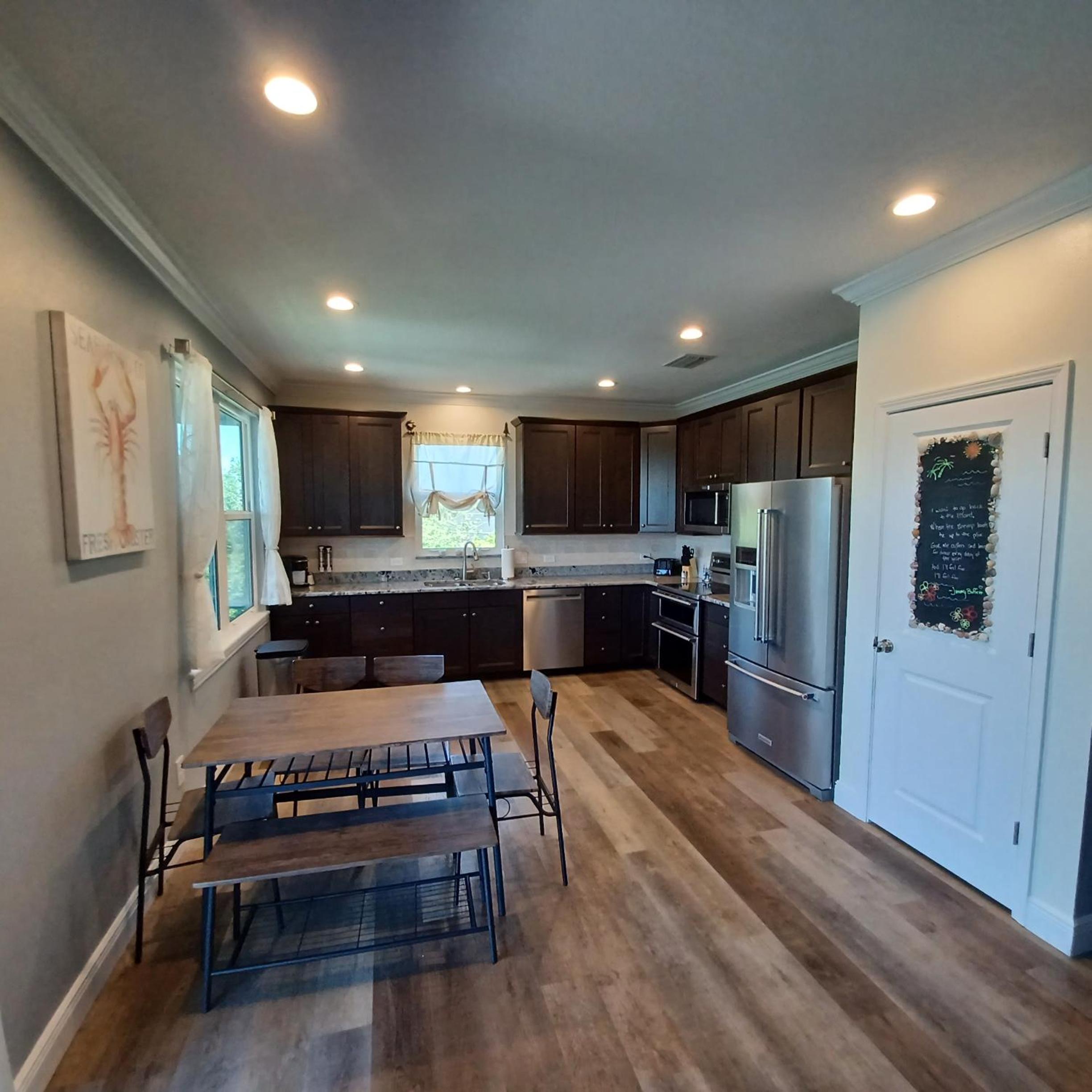 Newly Remodeled Gulf Canal Home With Floating Dock and Kayaks