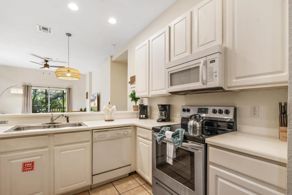 Bahama Bay 3 bedrooms Completely renovated view 4