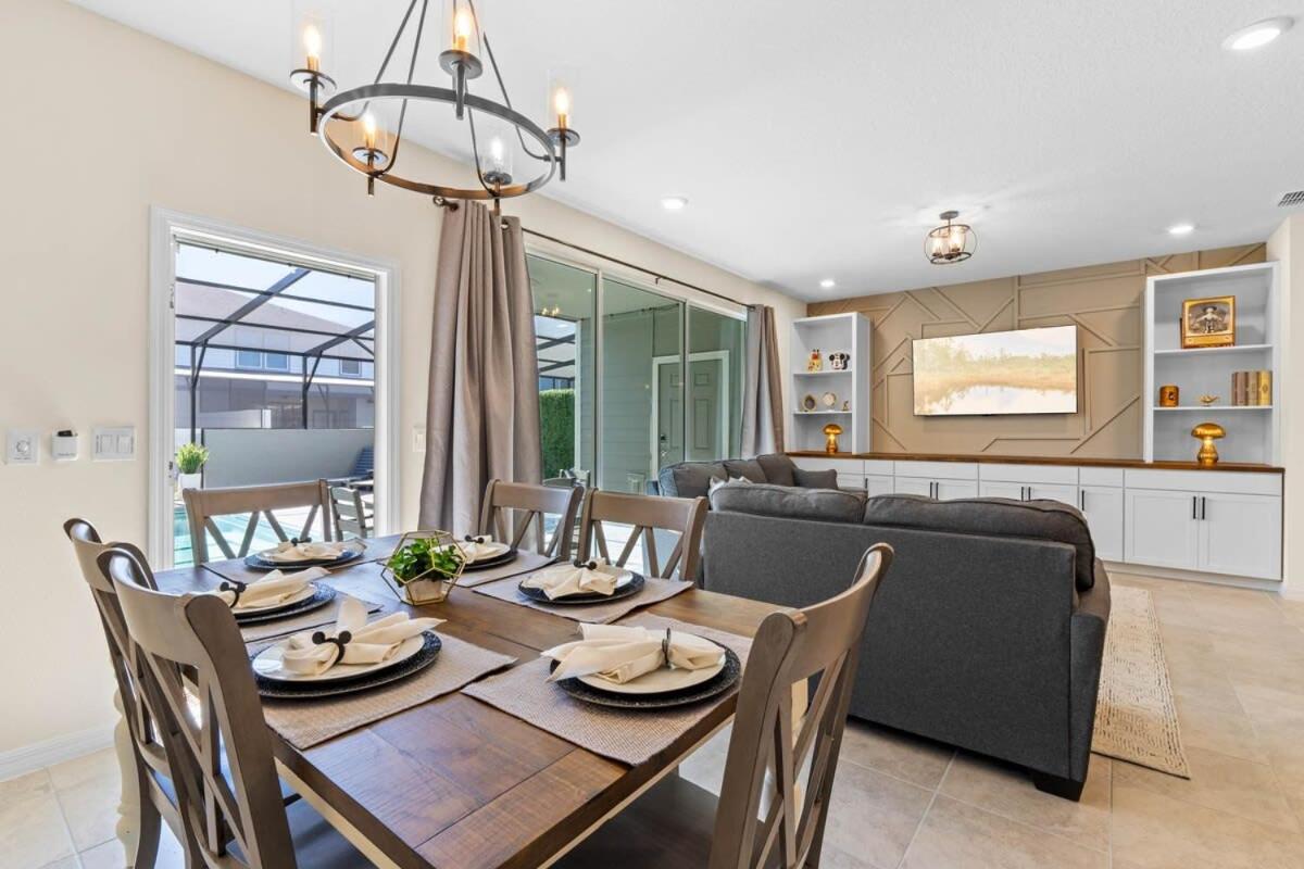 Amazing 4BR pool house with theme rooms view 3
