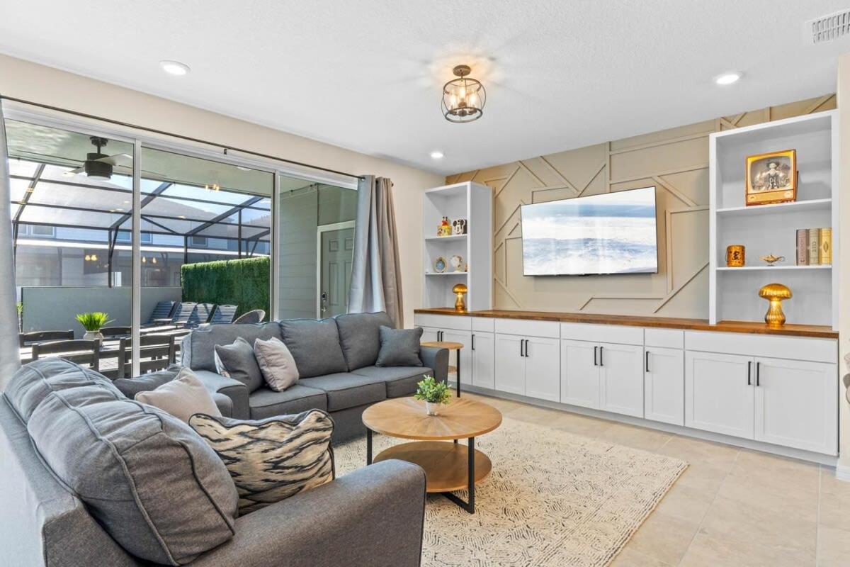 Amazing 4BR pool house with theme rooms view 5