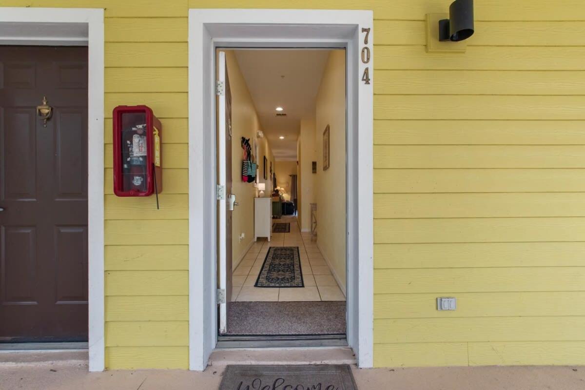 Bahama Bay- 3 bedroom condo with amenities view 2