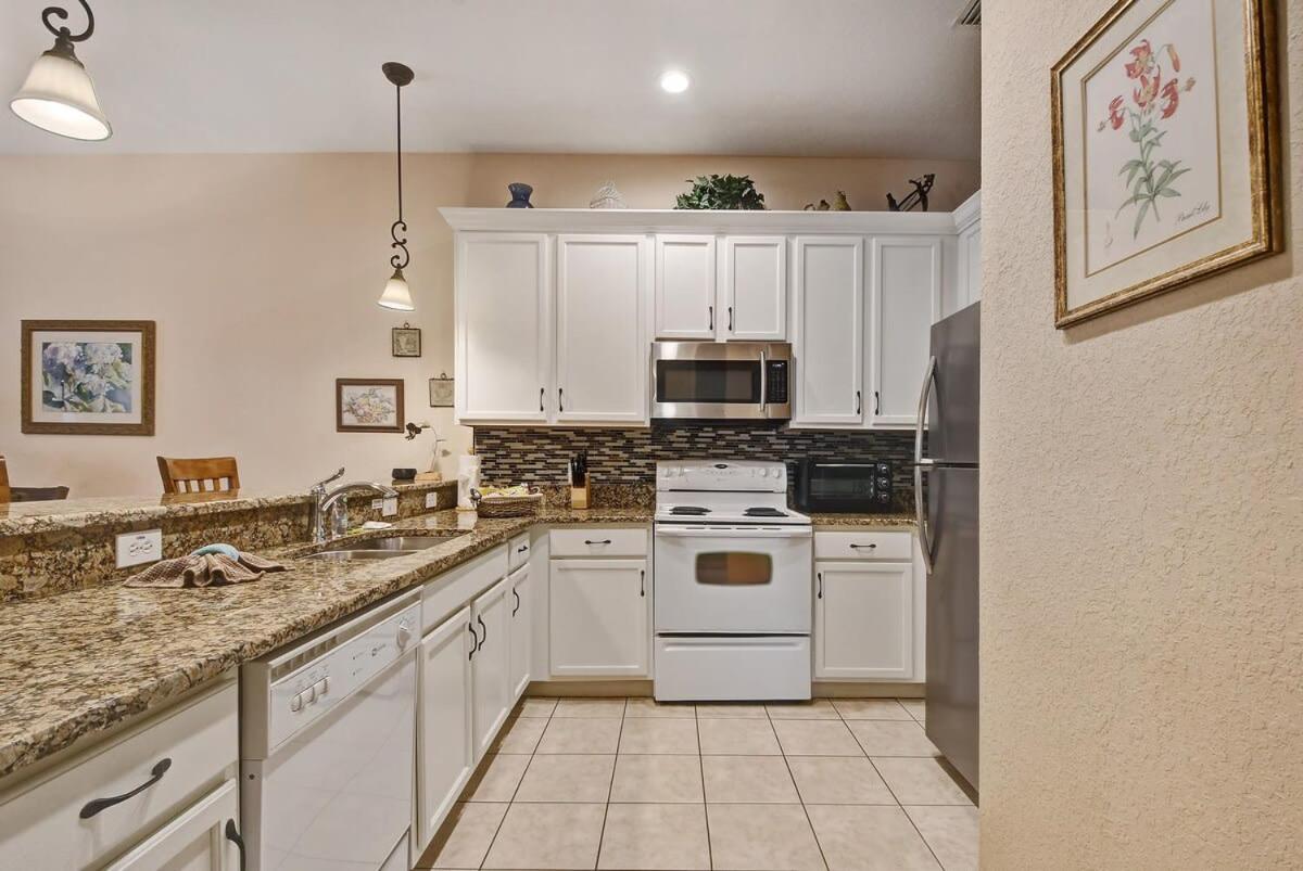 Bahama Bay- Two bedrooms condo fully equipped