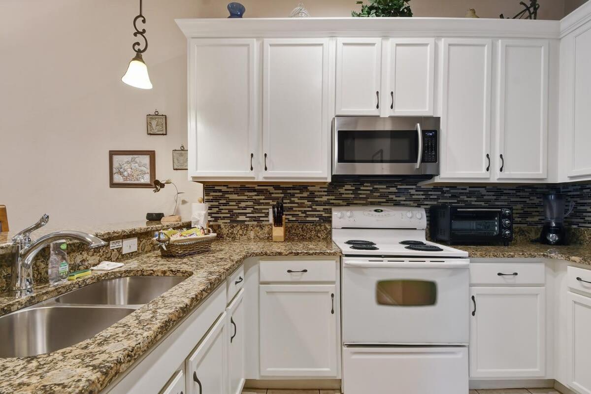 Bahama Bay- Two bedrooms condo fully equipped
