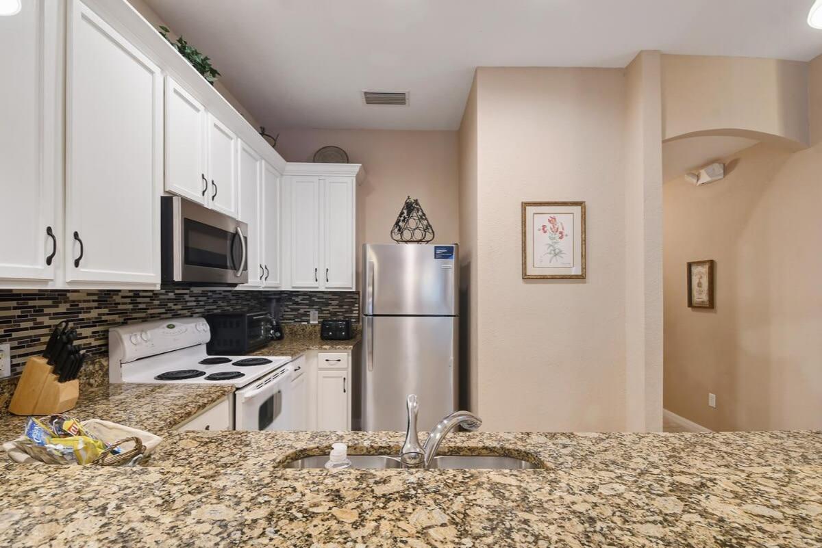 Bahama Bay- Two bedrooms condo fully equipped
