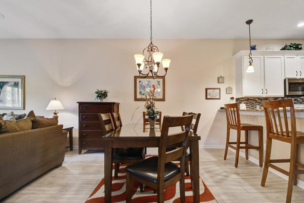 Bahama Bay- Two bedrooms condo fully equipped
