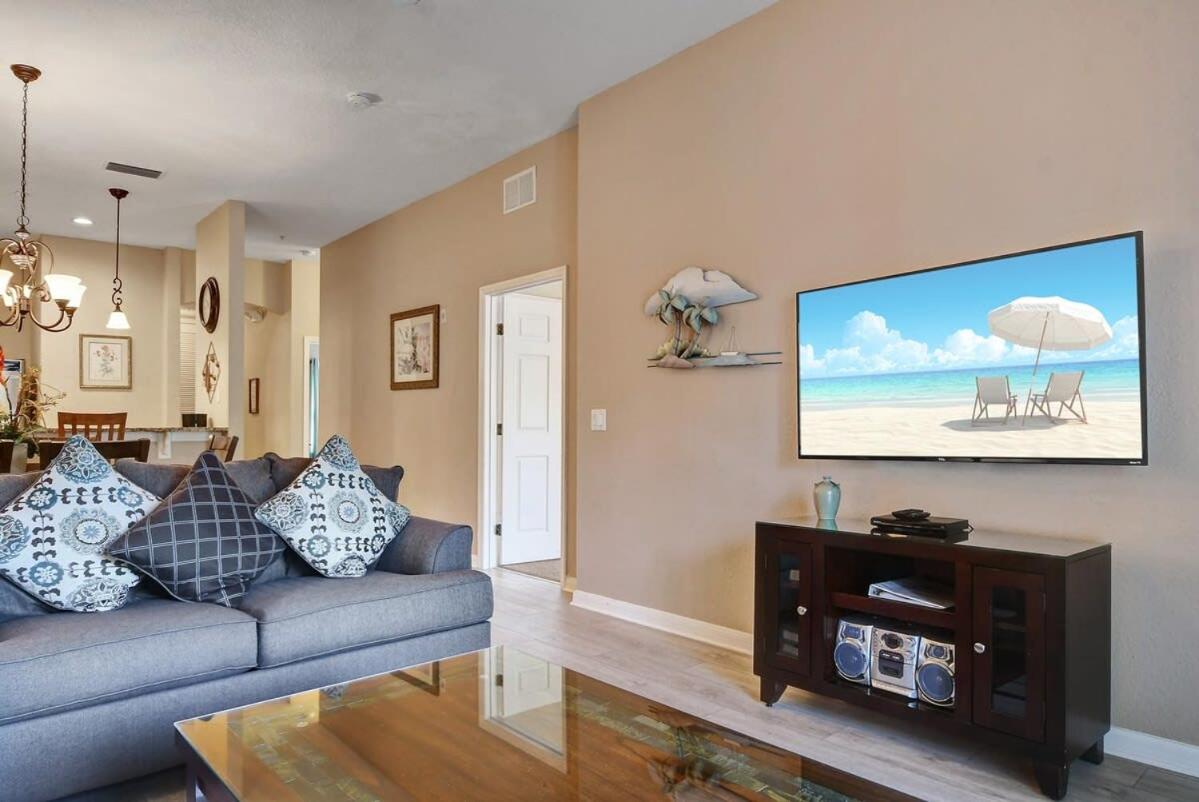 Bahama Bay- Two bedrooms condo fully equipped