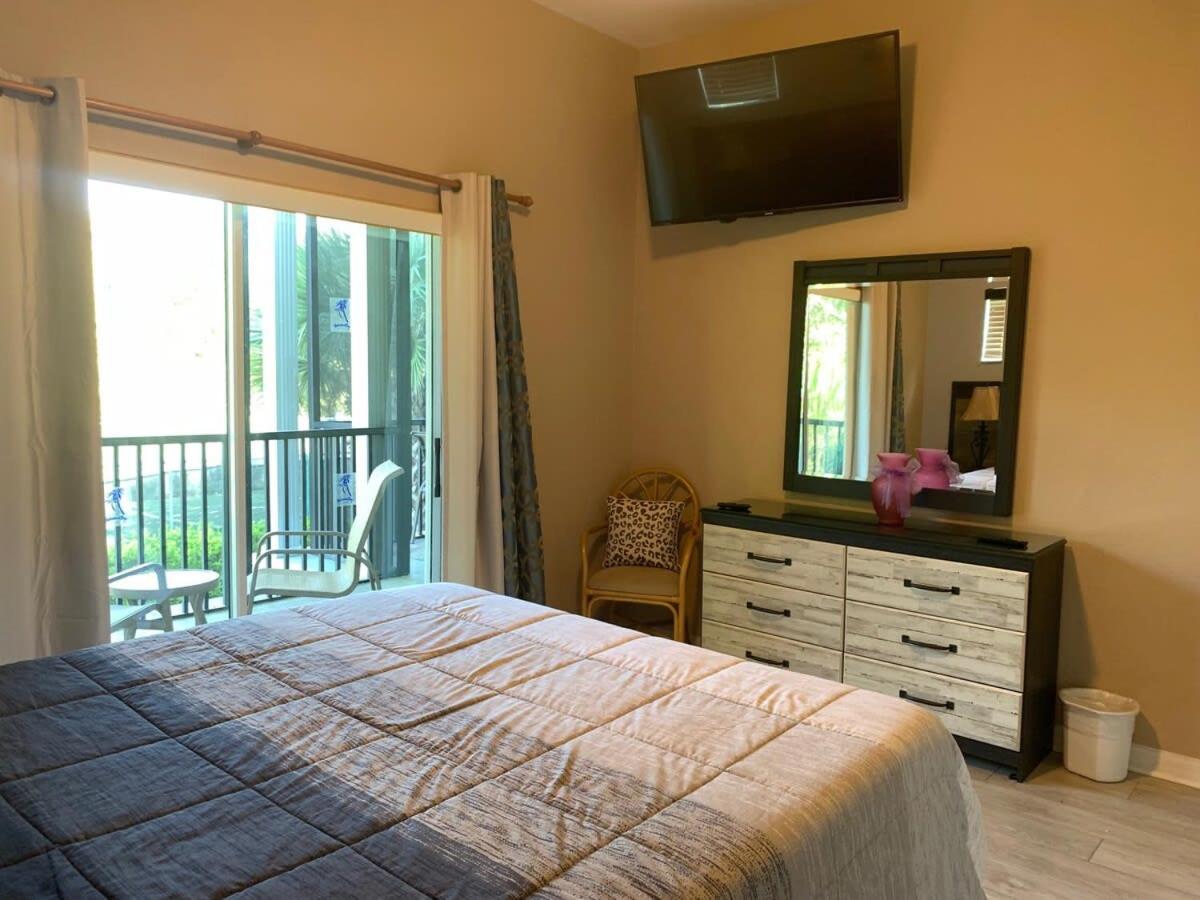 Bahama Bay- Two bedrooms condo fully equipped