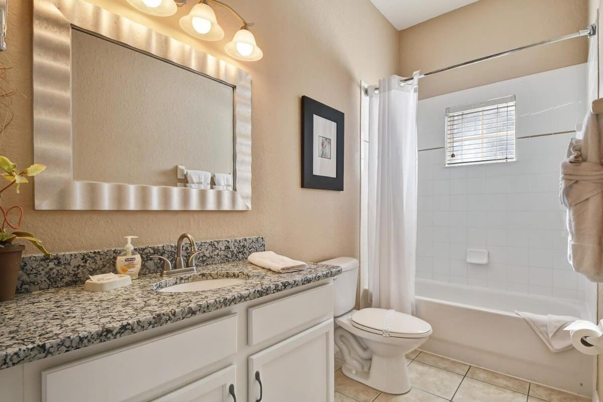 Bahama Bay- Two bedrooms condo fully equipped