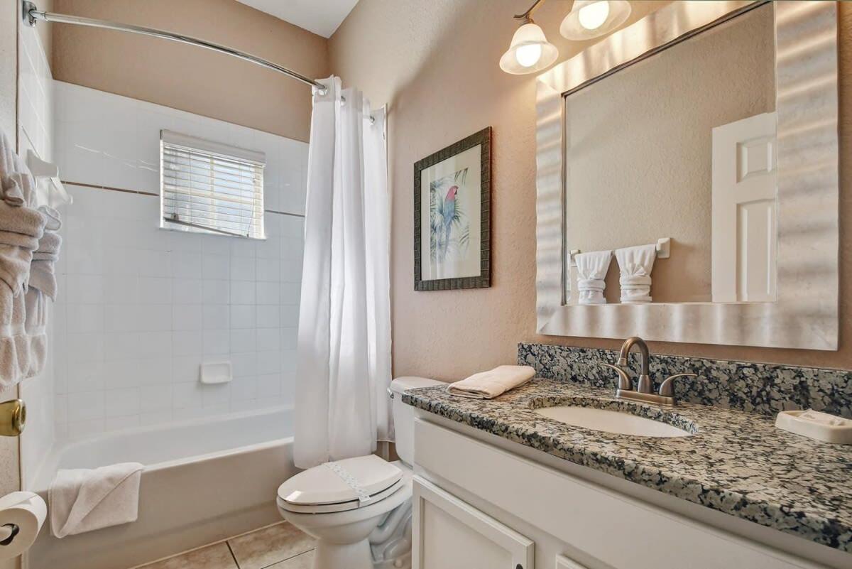 Bahama Bay- Two bedrooms condo fully equipped