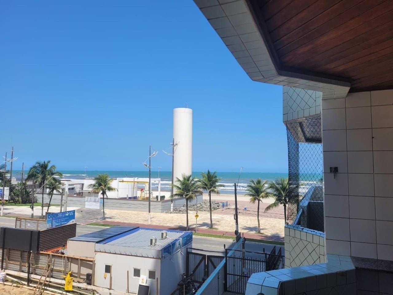 Frente Vista Mar com Varanda WI FI 300mbps e 10m da praia da TUPI - ESTACIONAMENTO gratuito e AR condicionado