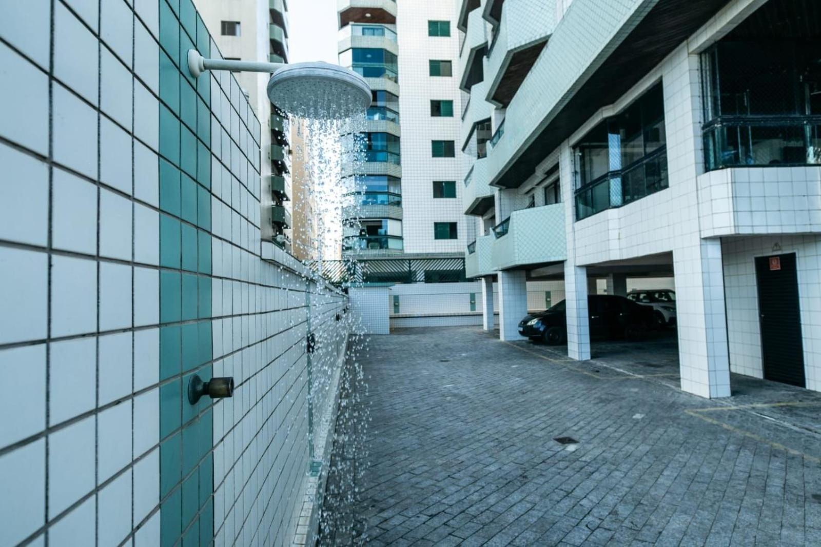 Frente Vista Mar com Varanda WI FI 300mbps e 10m da praia da TUPI - ESTACIONAMENTO gratuito e AR condicionado