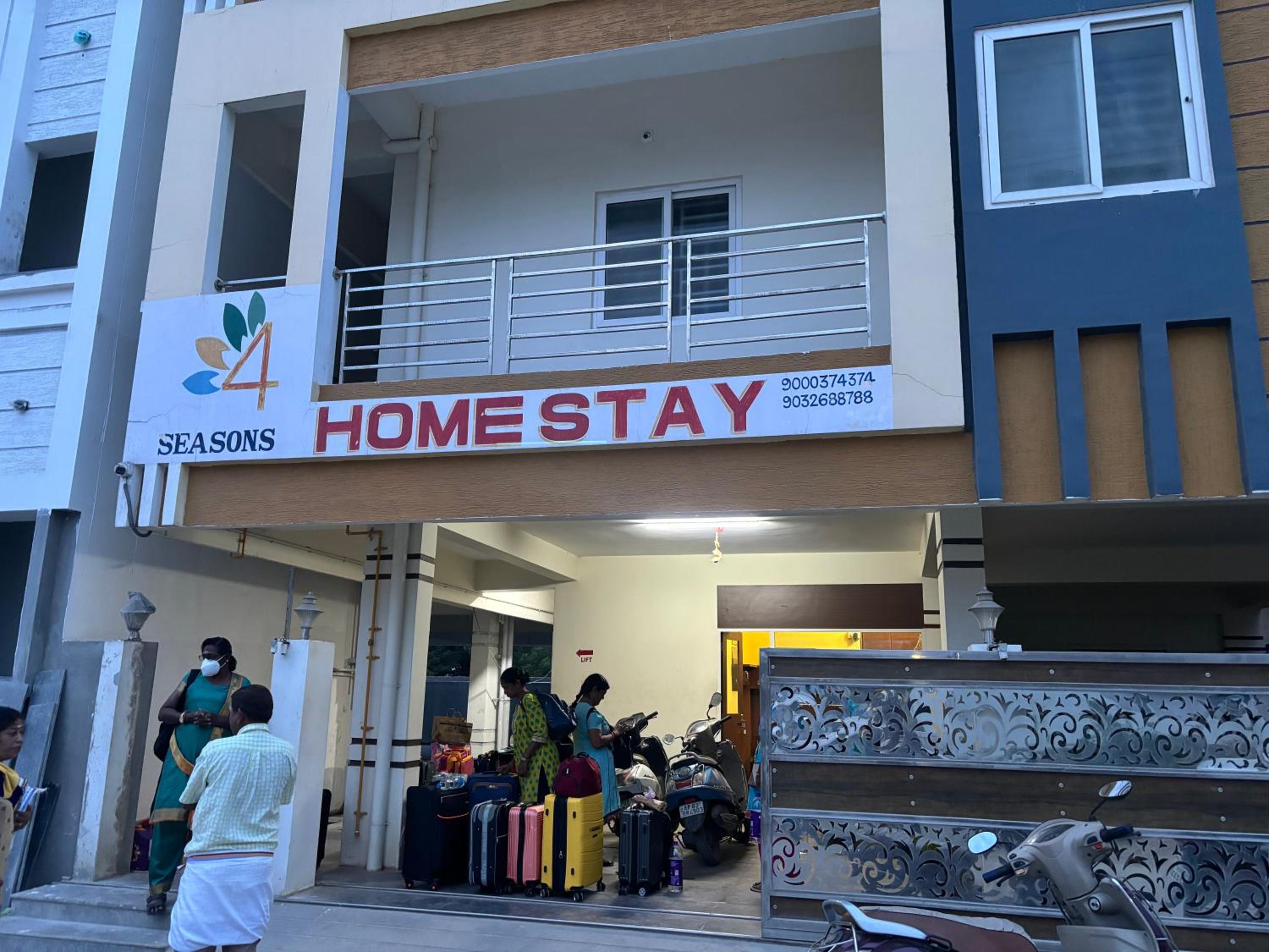 Four Seasons Homestay - Best Homestay in Tirupati- Luxurious Two Bedrooms Luxury AC apartments - Fast WiFi, Kitchen, Android TV - Easy access to Airport, R view 2