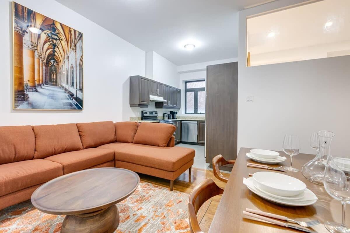 M11 Stylish Modern 3BR in Prime Location view 2