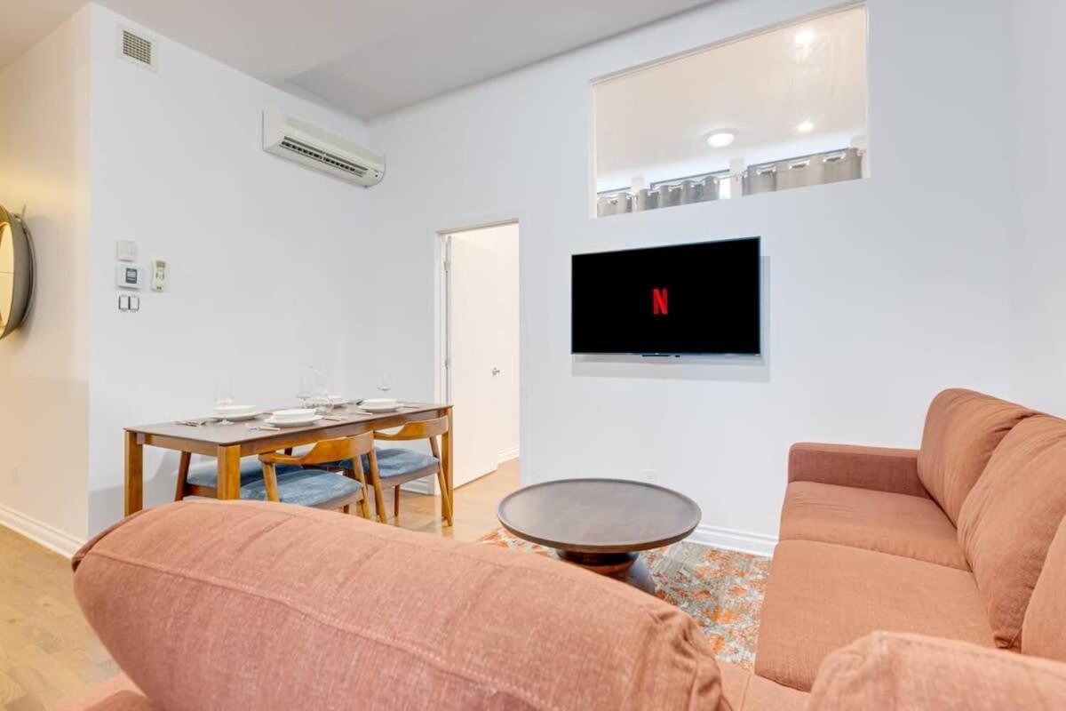 M11 Stylish Modern 3BR in Prime Location view 4