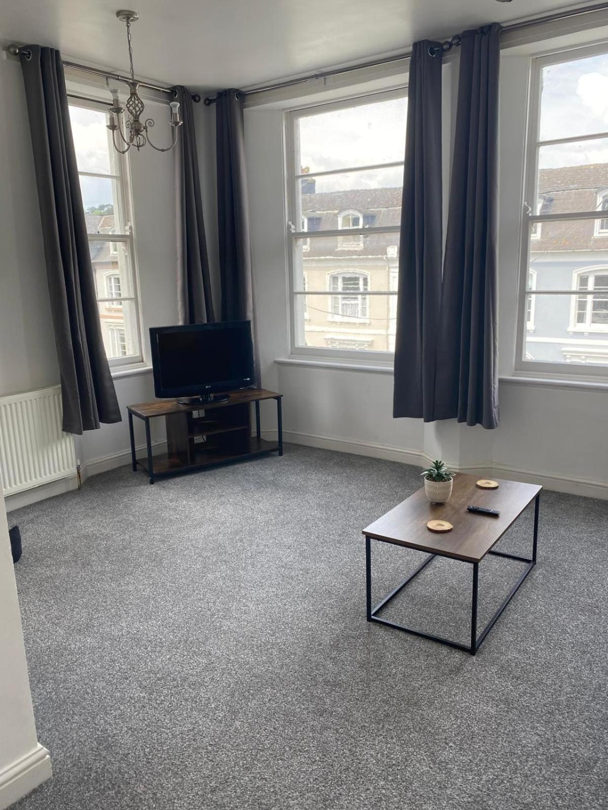 Montrose - Stylish Apartment with free Parking view 2