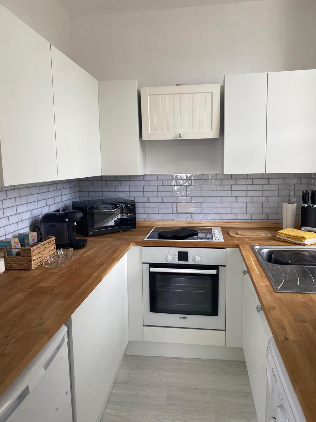 Montrose - Stylish Apartment with free Parking view 3