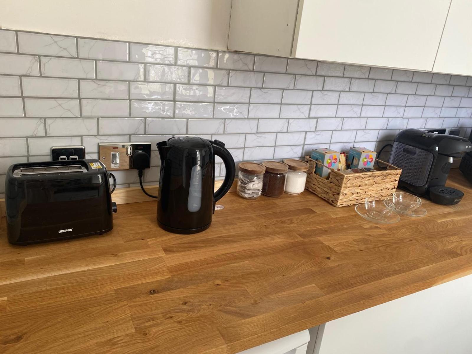 Montrose - Stylish Apartment with free Parking view 5