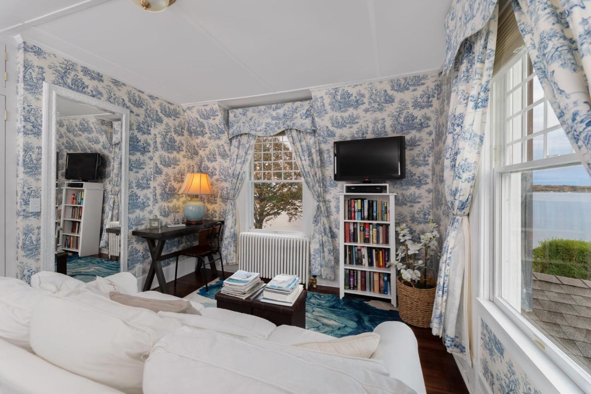 Harbor Knoll Bed and Breakfast