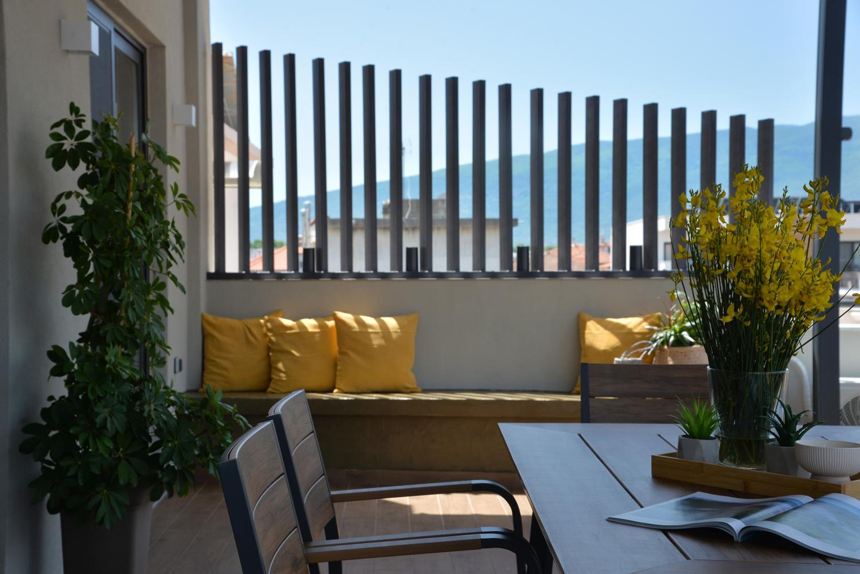 Irida Apartments