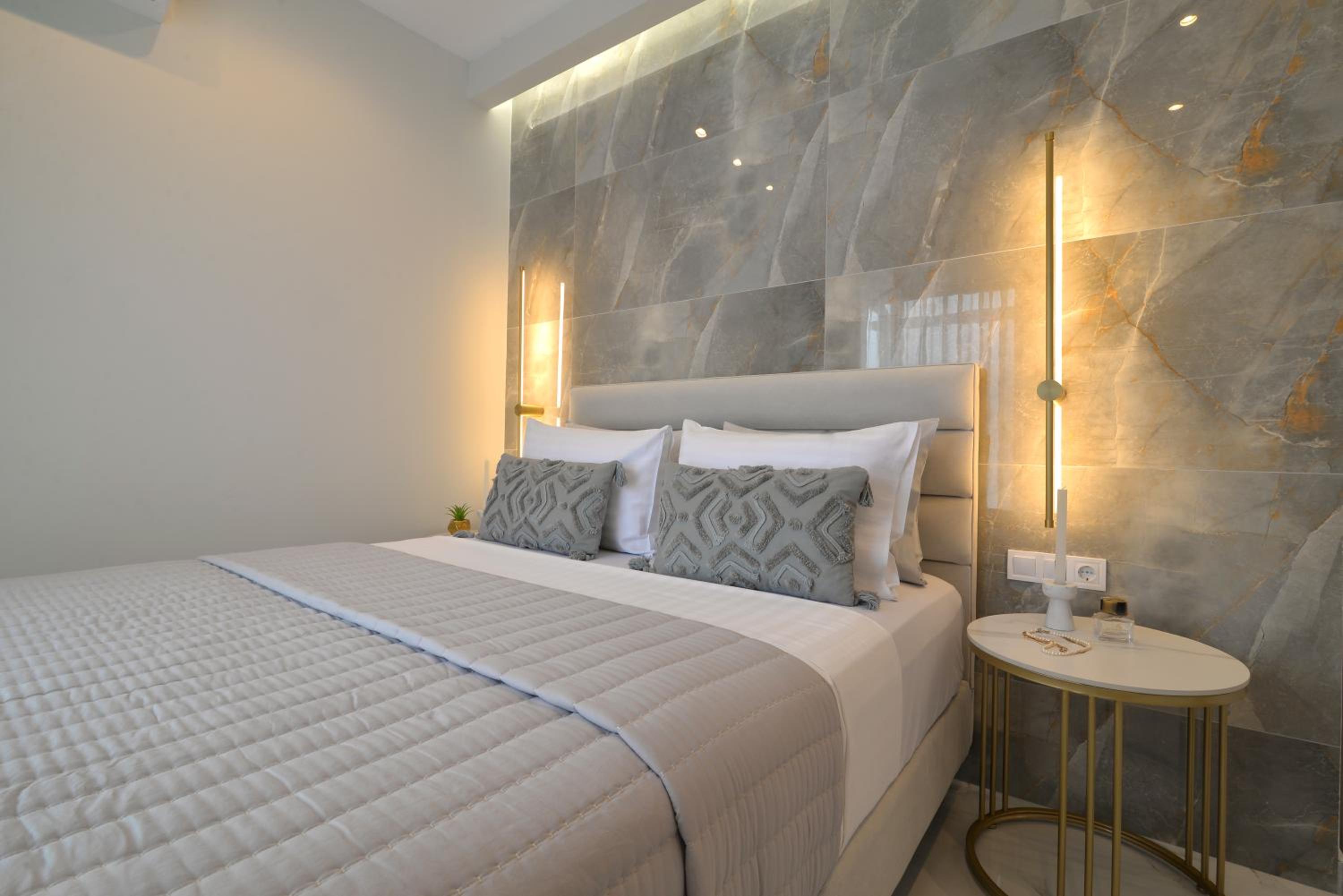 Irida Apartments