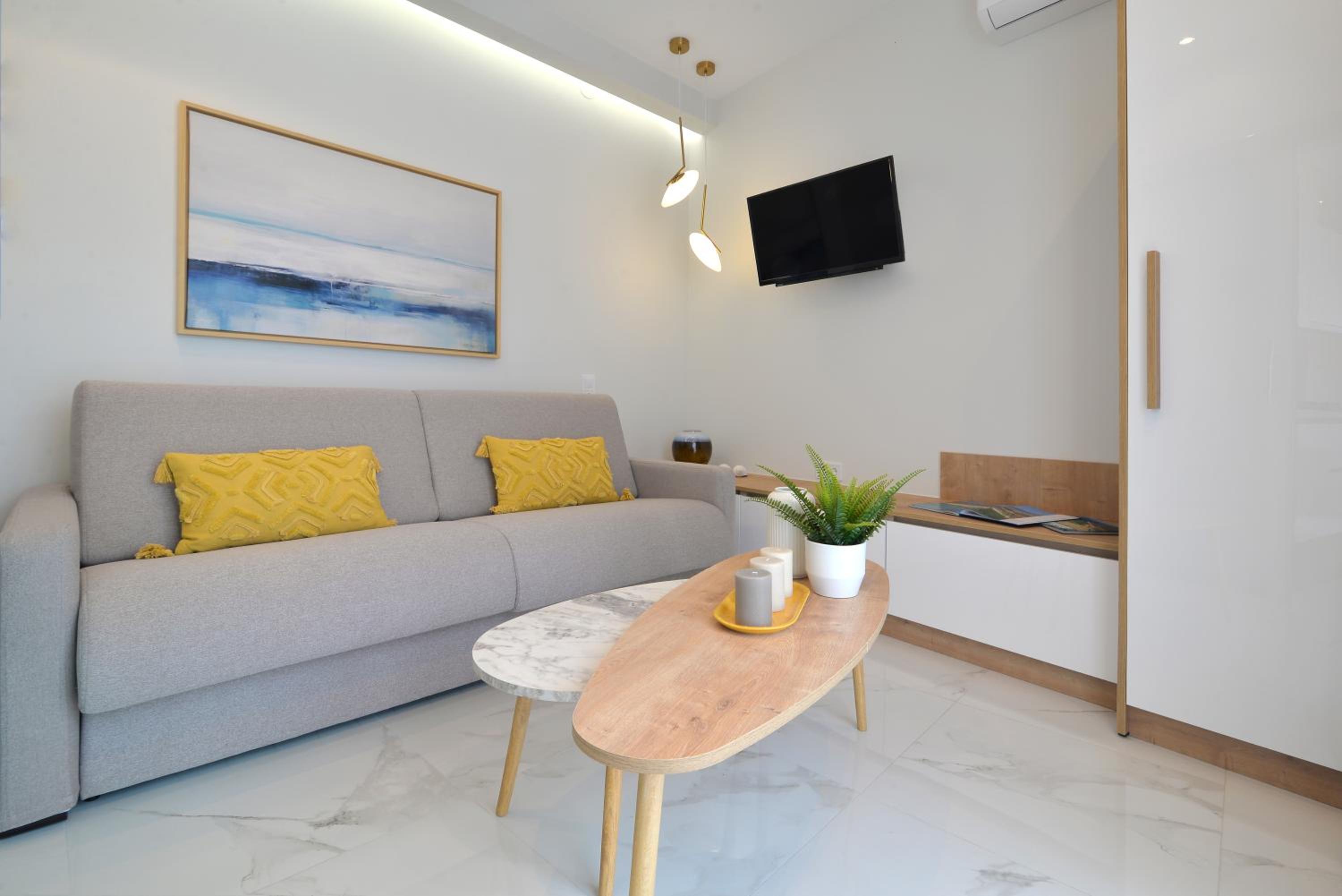 Irida Apartments