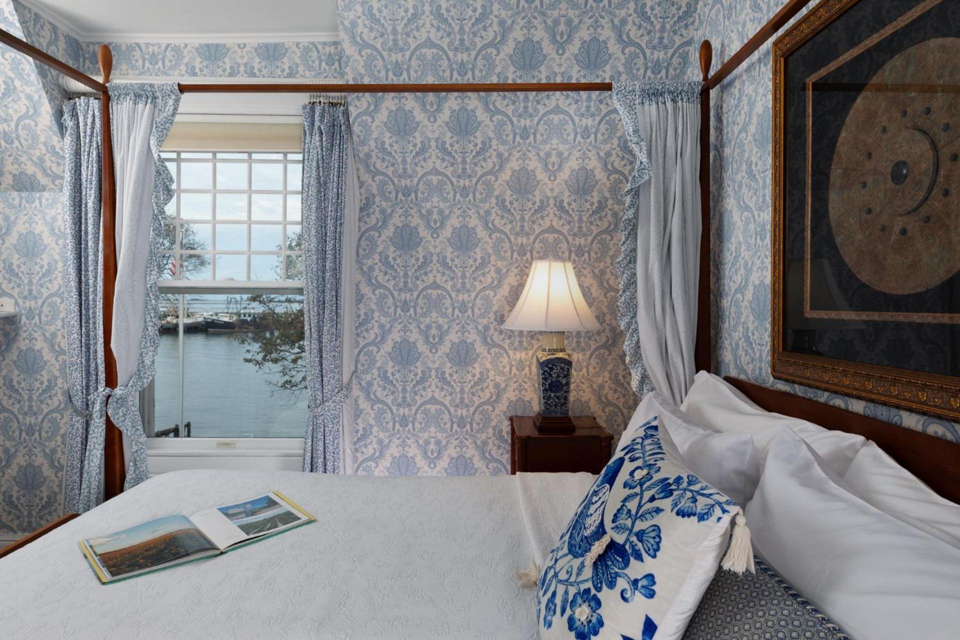 Harbor Knoll Bed and Breakfast