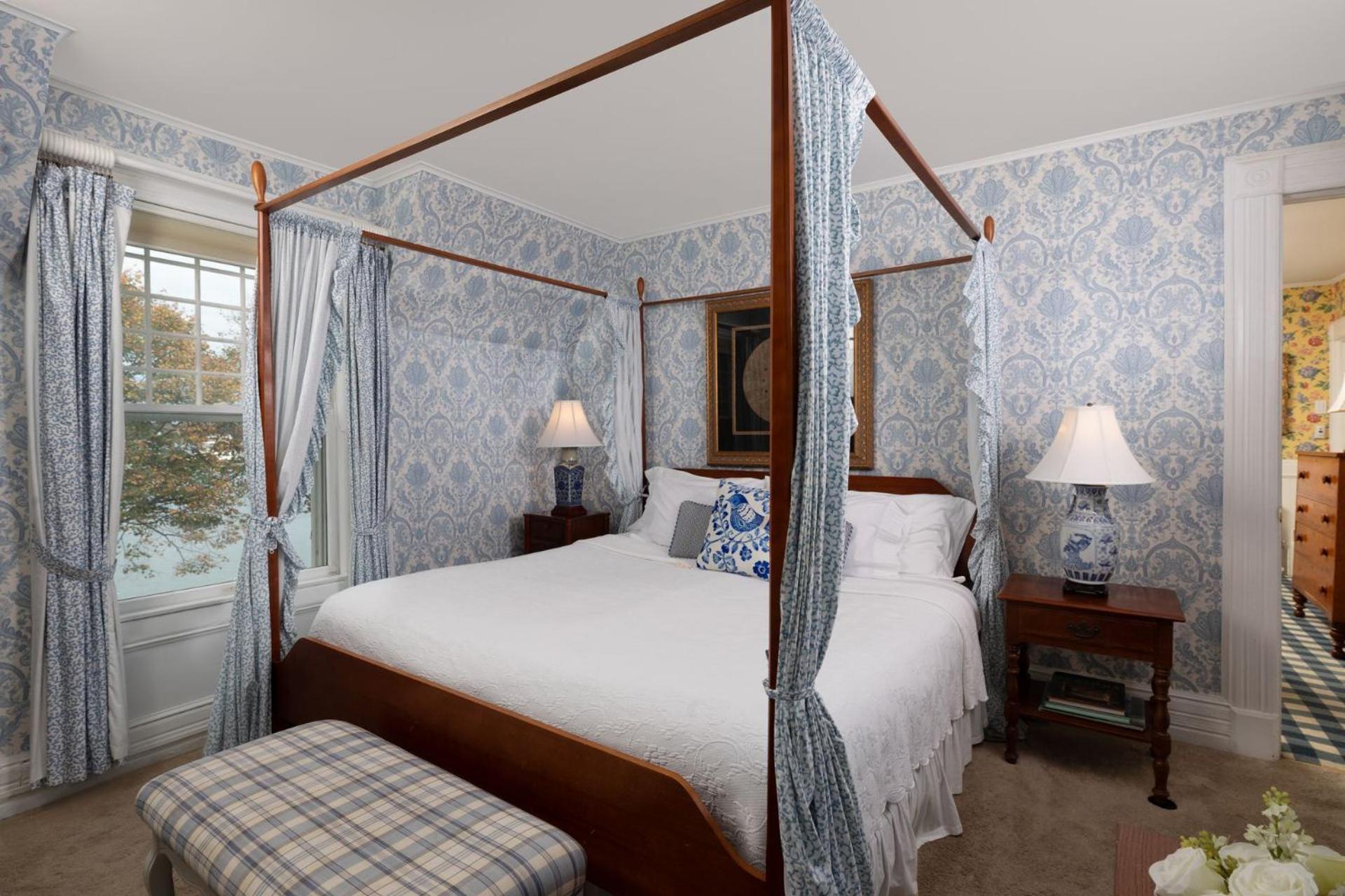 Harbor Knoll Bed and Breakfast