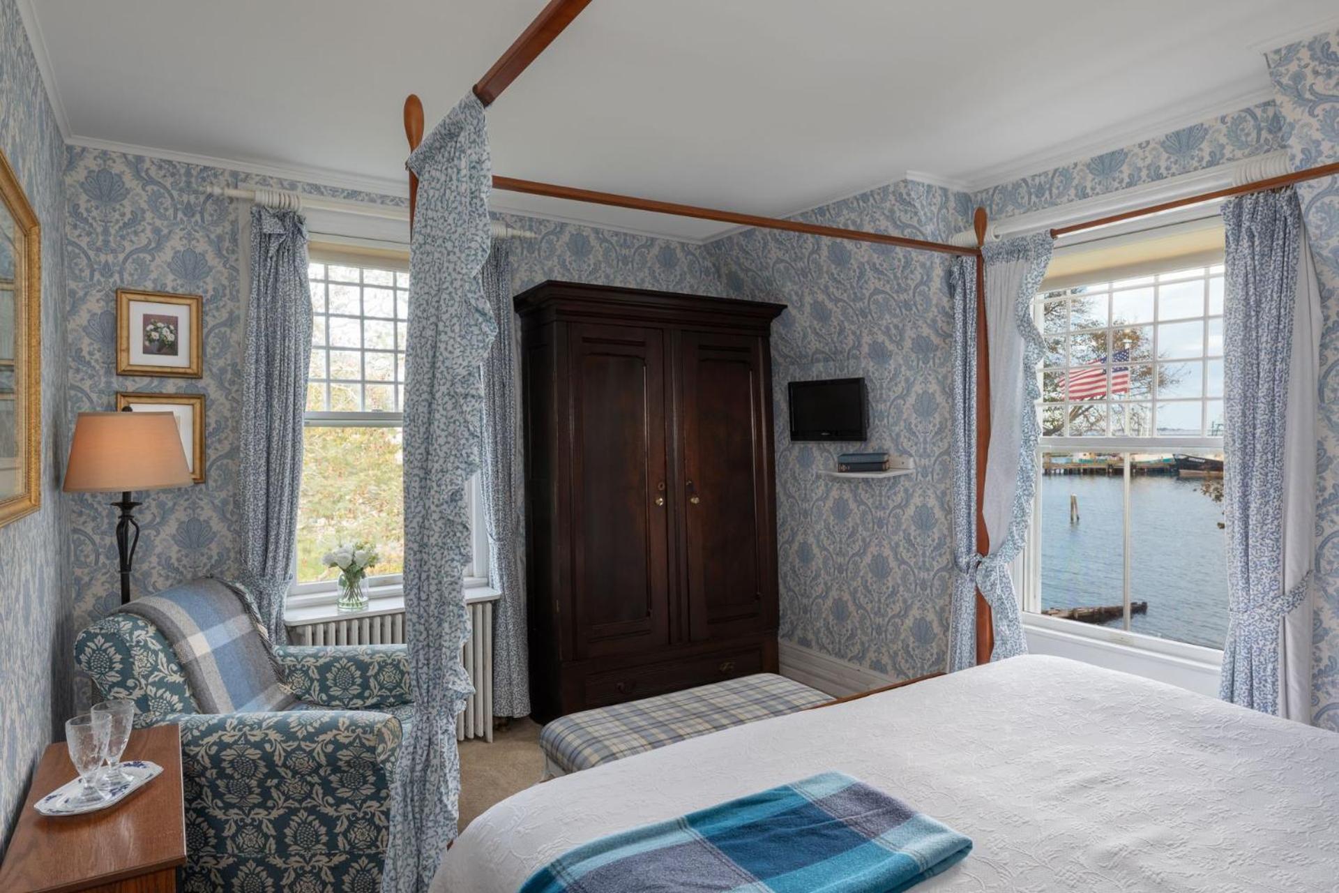 Harbor Knoll Bed and Breakfast