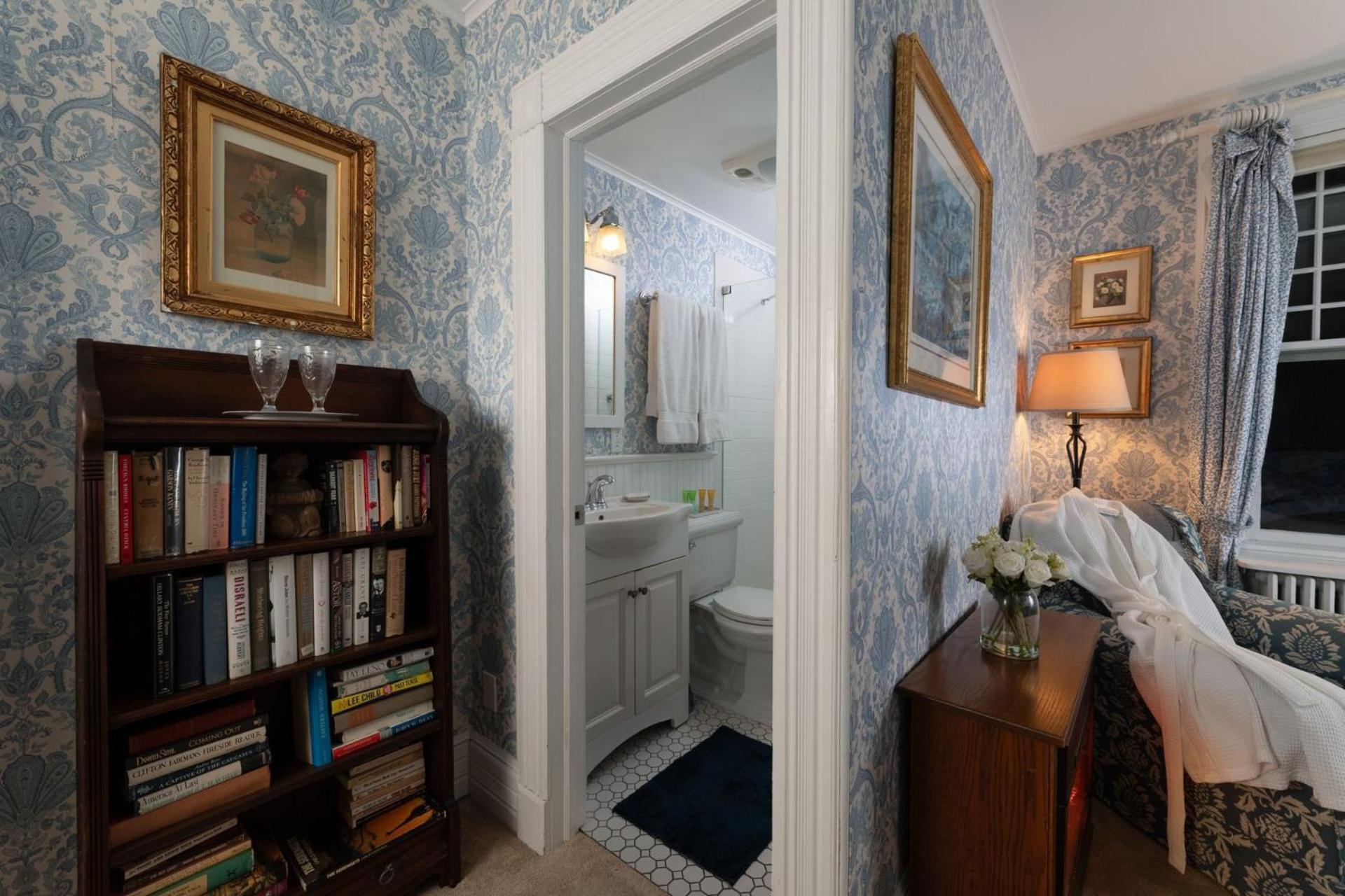 Harbor Knoll Bed and Breakfast